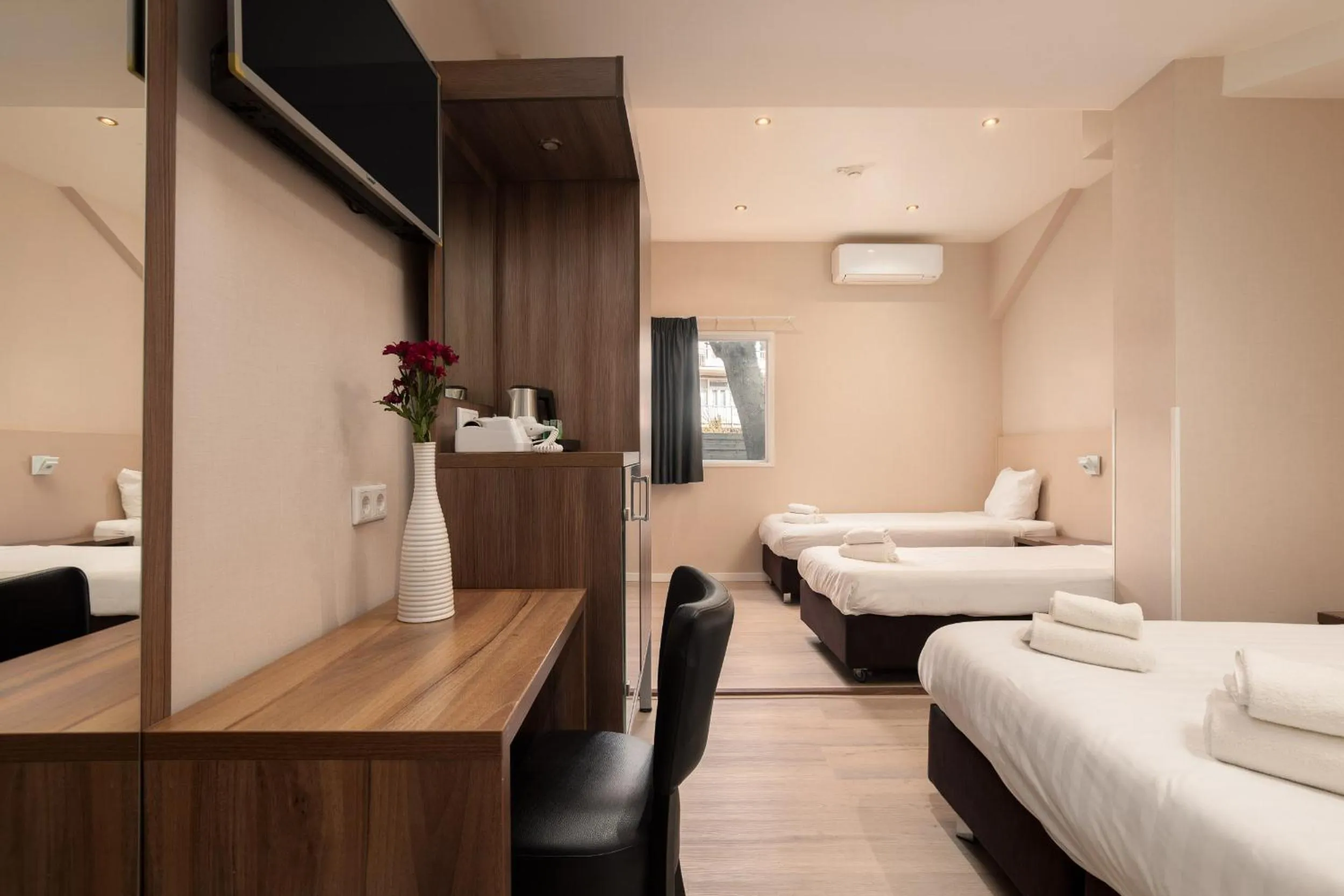 Bedroom, Bed in Hotel Victorie