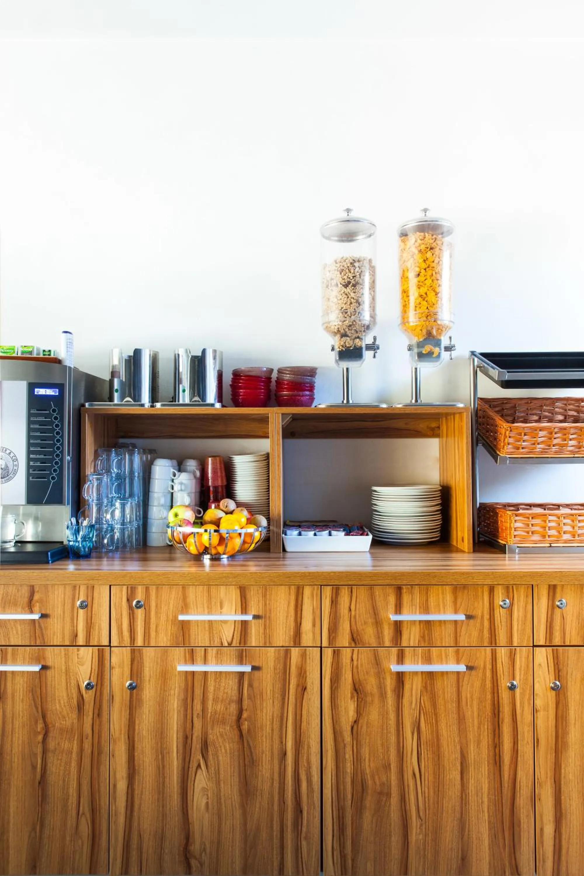 Restaurant/places to eat in Hotel Victorie