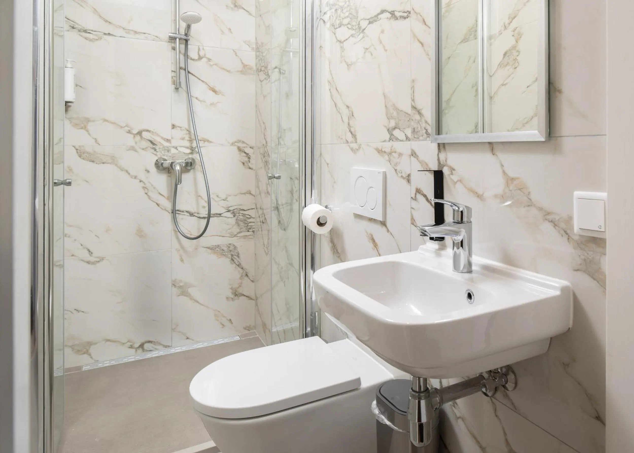 Shower in Hotel Victorie