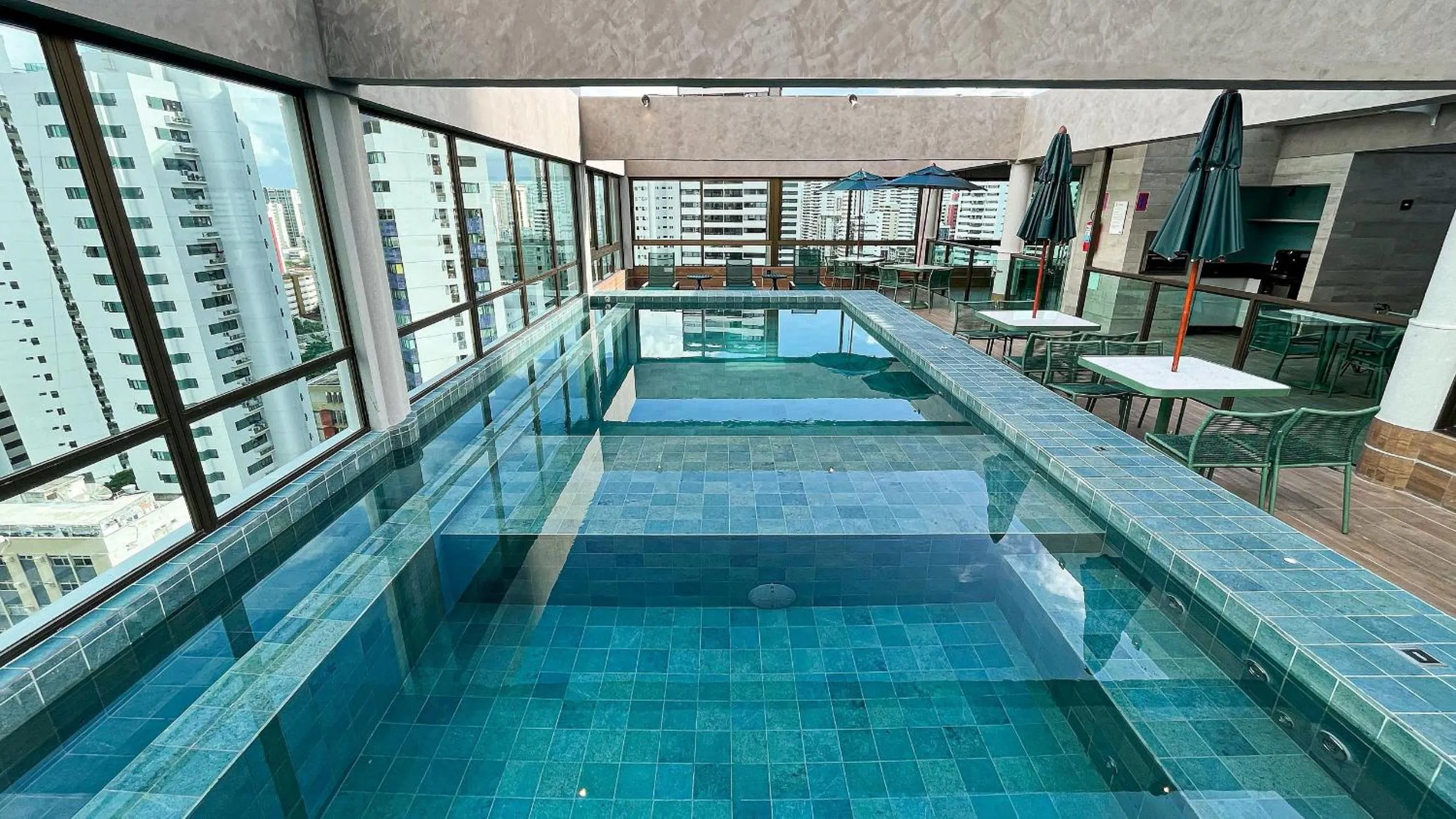 Swimming pool in Rooftop #806 - Apto em Boa Viagem por Carpediem