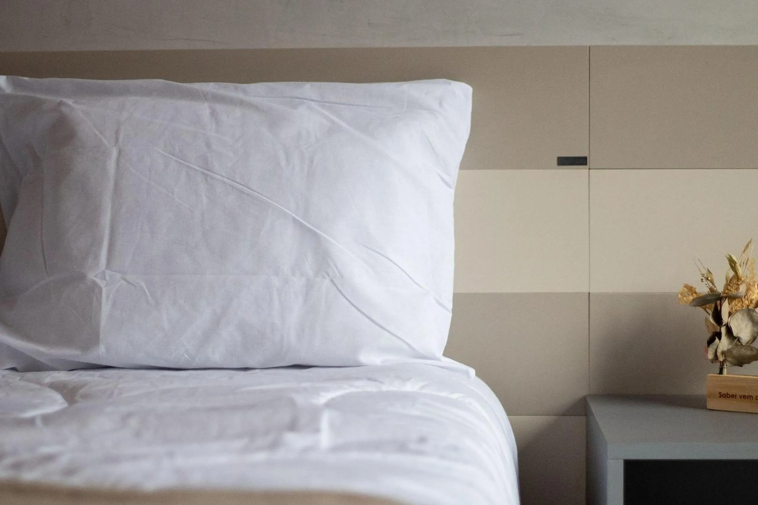 Decorative detail, Bed in Rooftop #806 - Apto em Boa Viagem por Carpediem