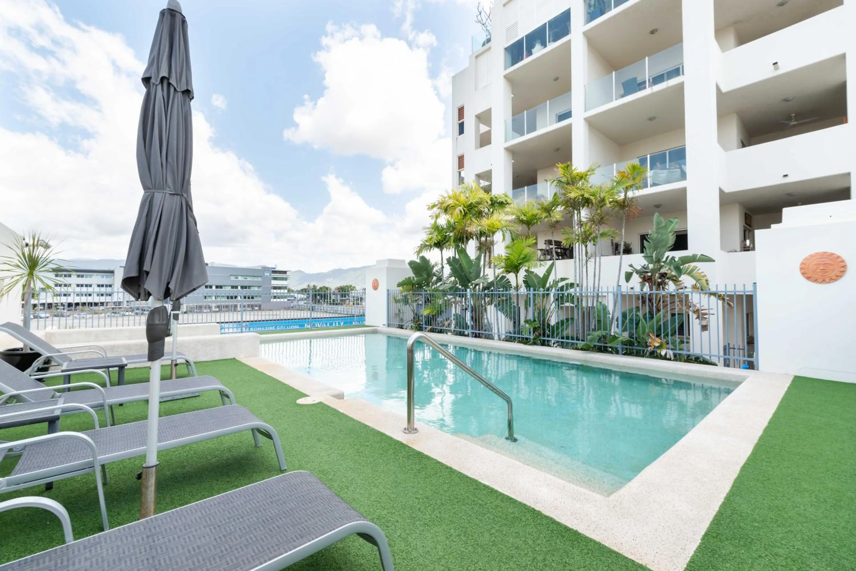 Swimming pool in Cairns City Apartments