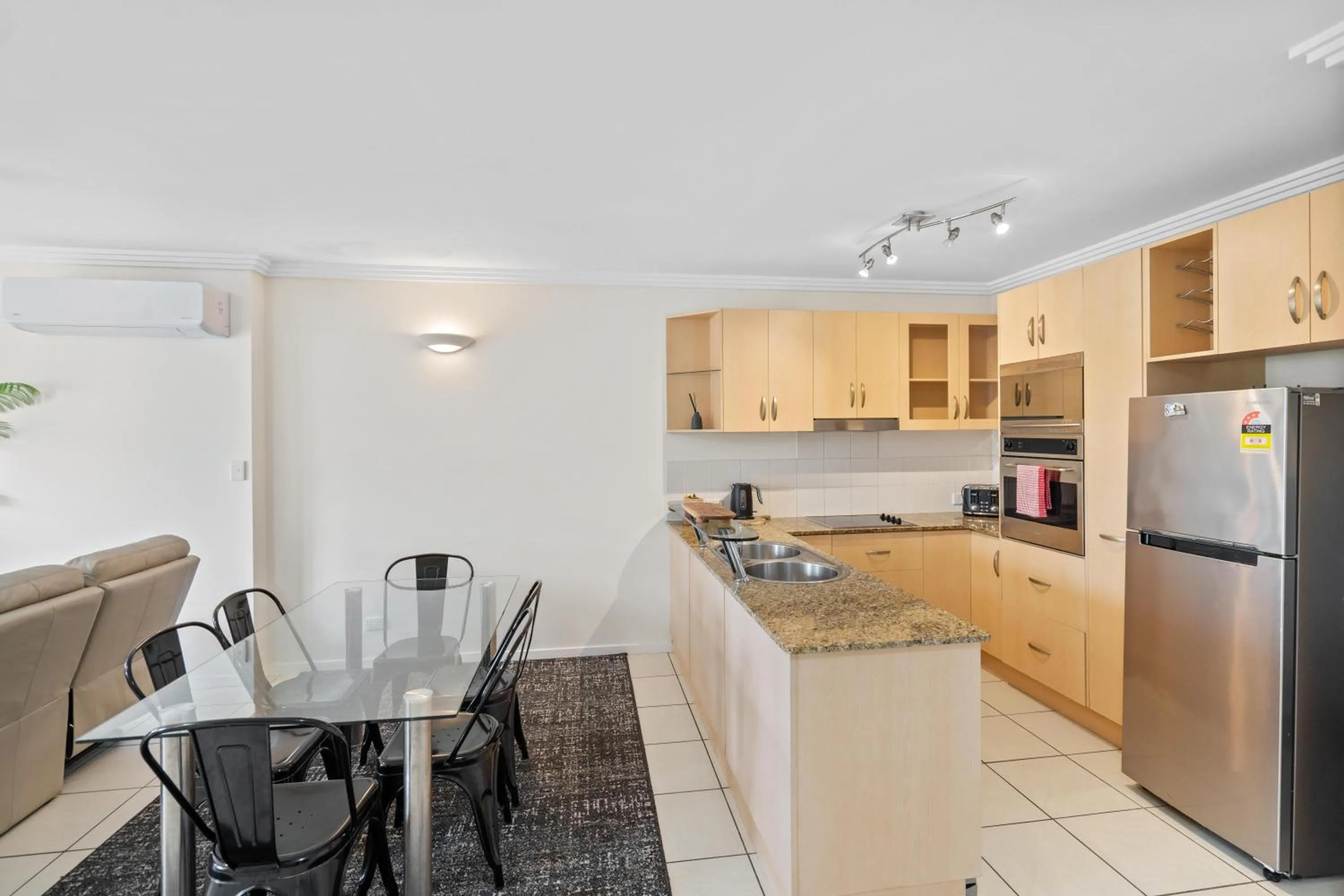 Dining area in Cairns City Apartments