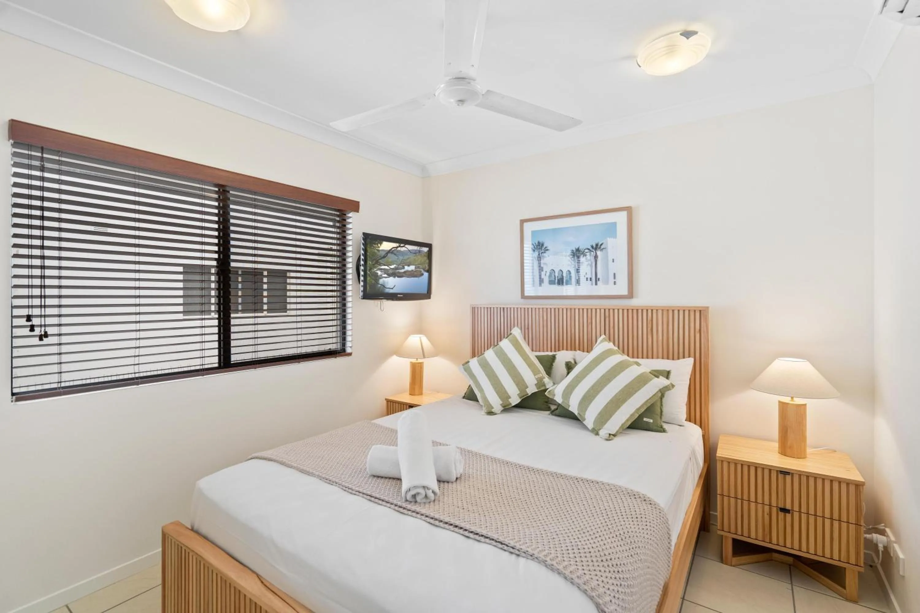 Bedroom, Bed in Cairns City Apartments