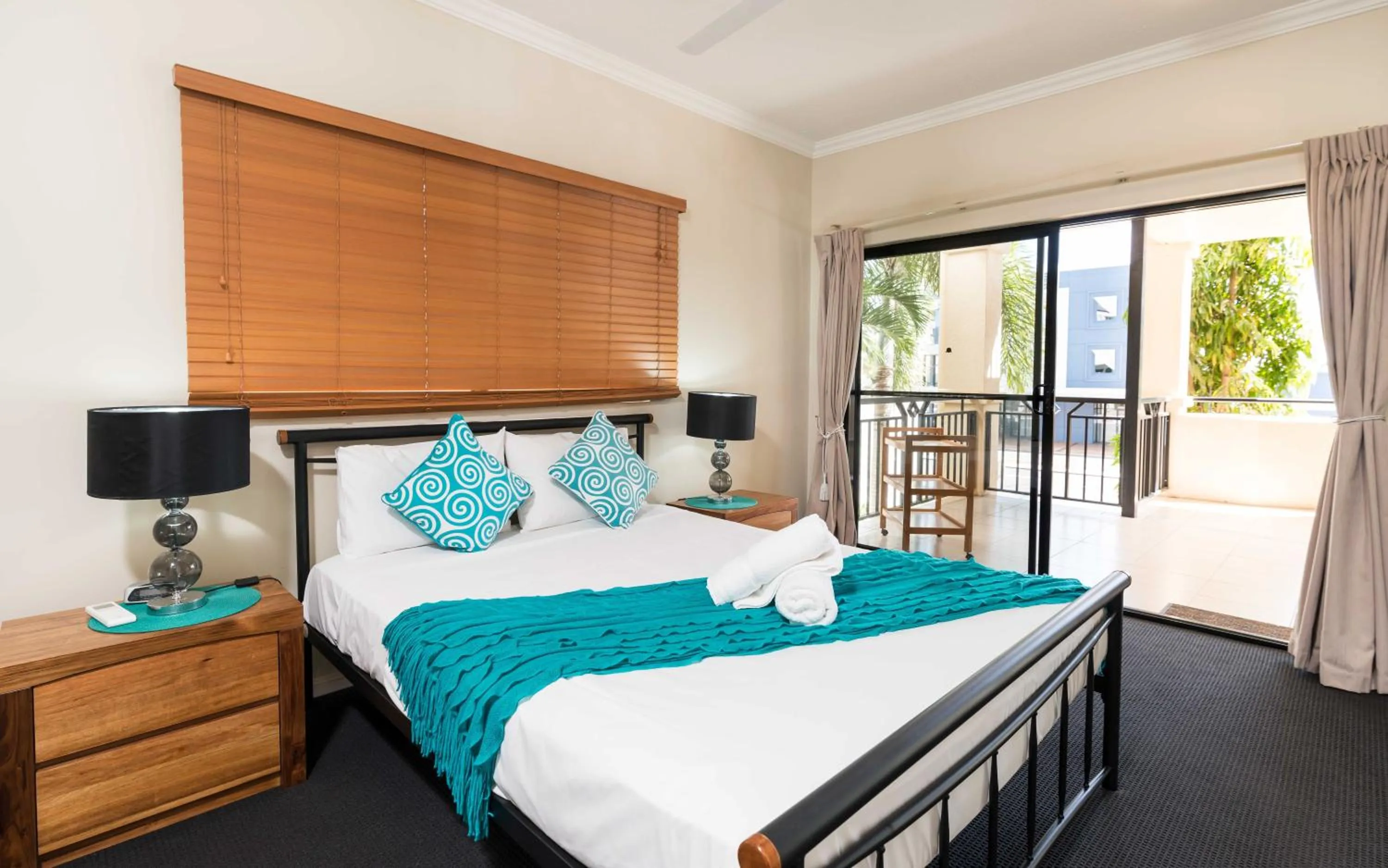 Bedroom, Bed in Cairns City Apartments