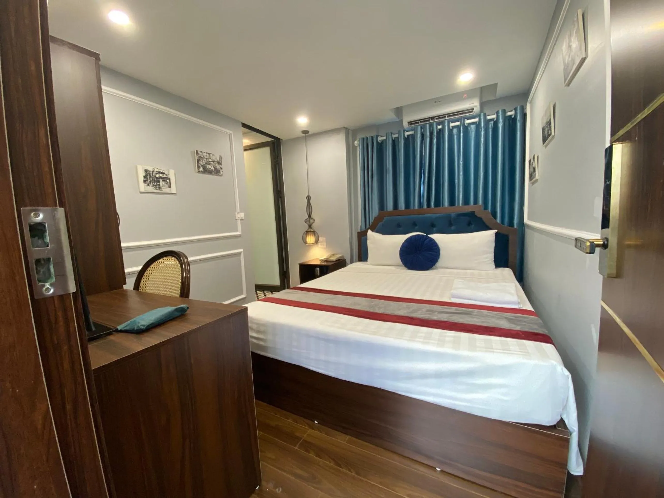 Photo of the whole room, Bed in La Renta Premier Hotel & Spa Hanoi