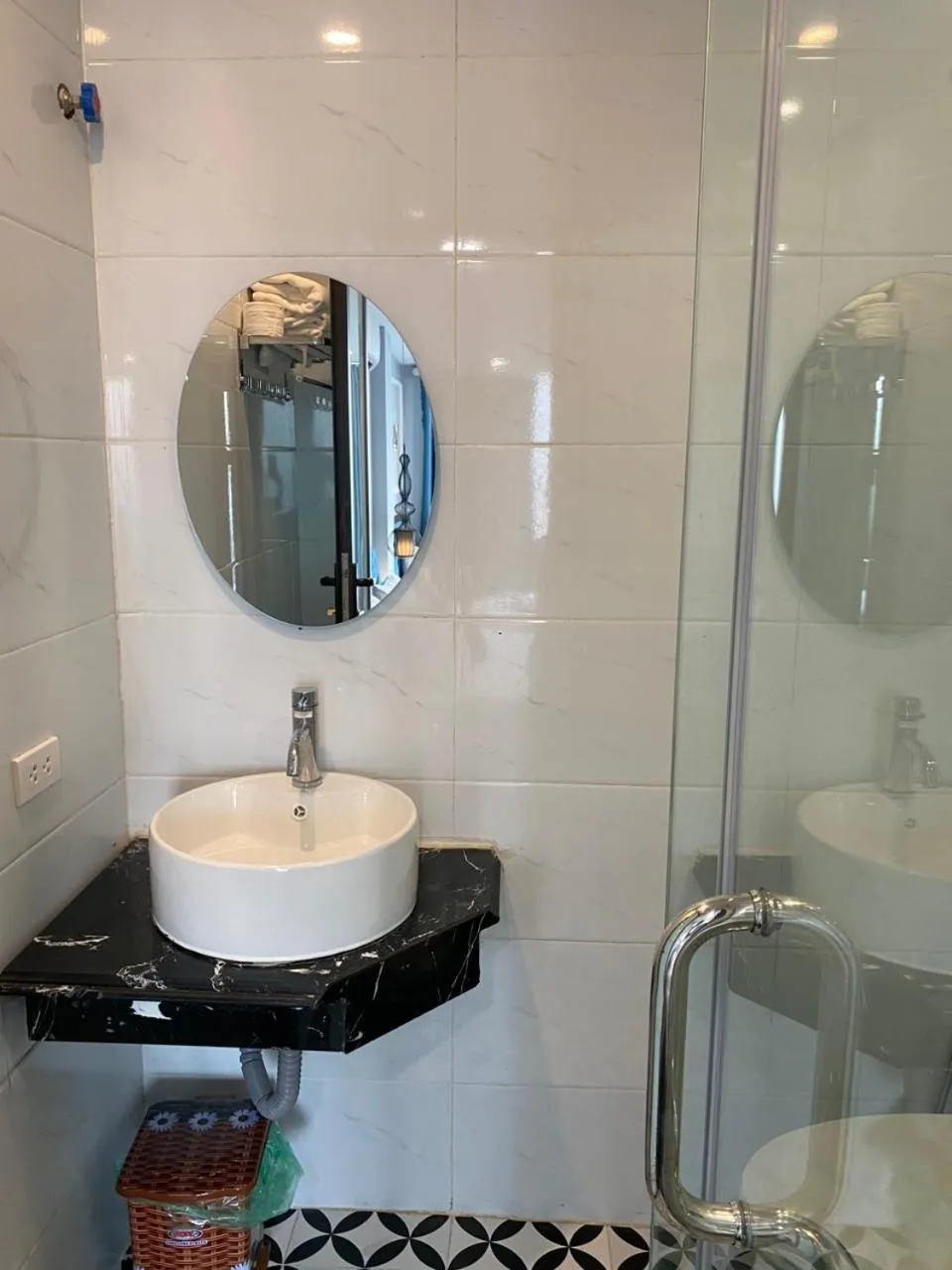 Bathroom in La Renta Premier Hotel & Spa Hanoi