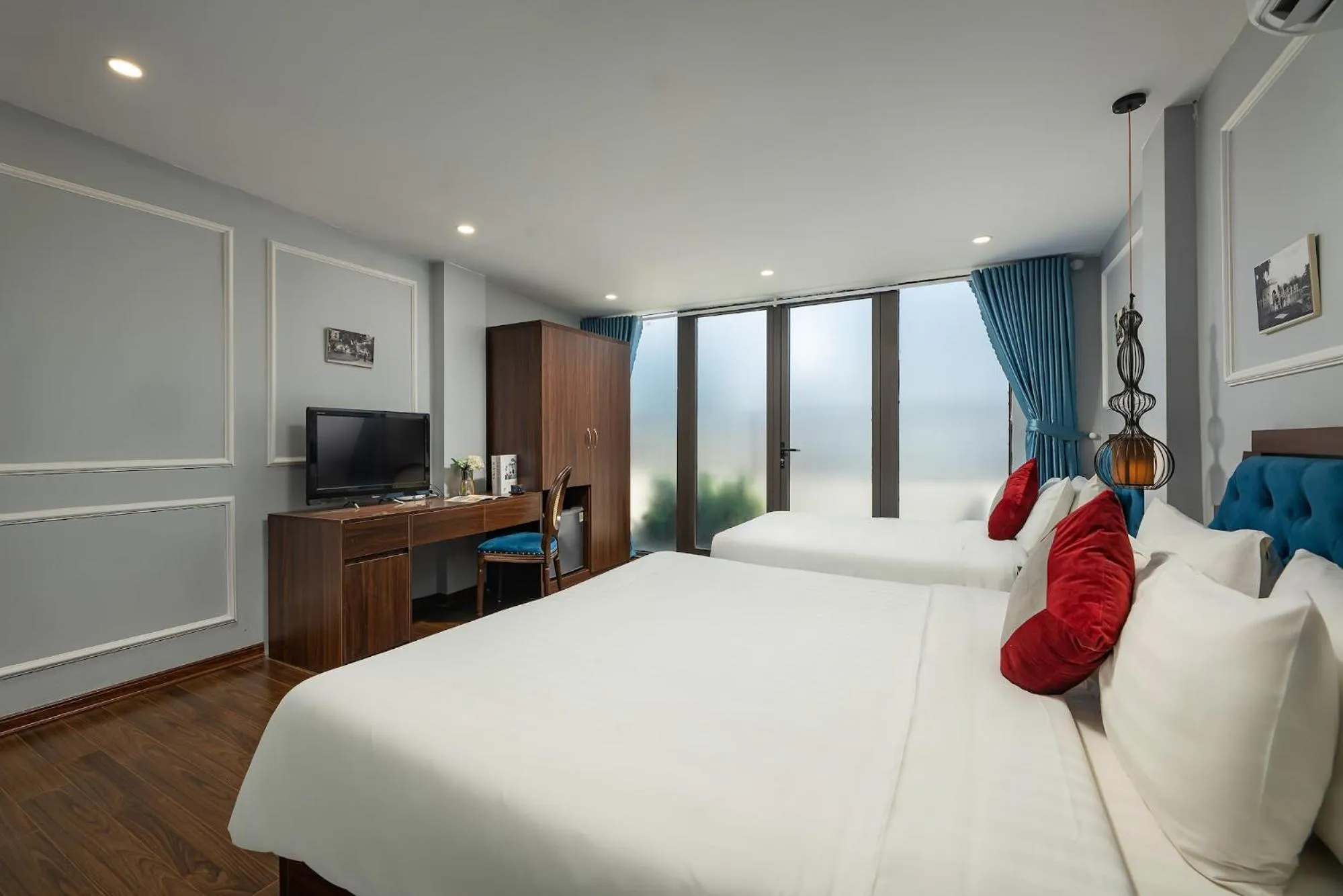 Photo of the whole room, Bed in La Renta Premier Hotel & Spa Hanoi