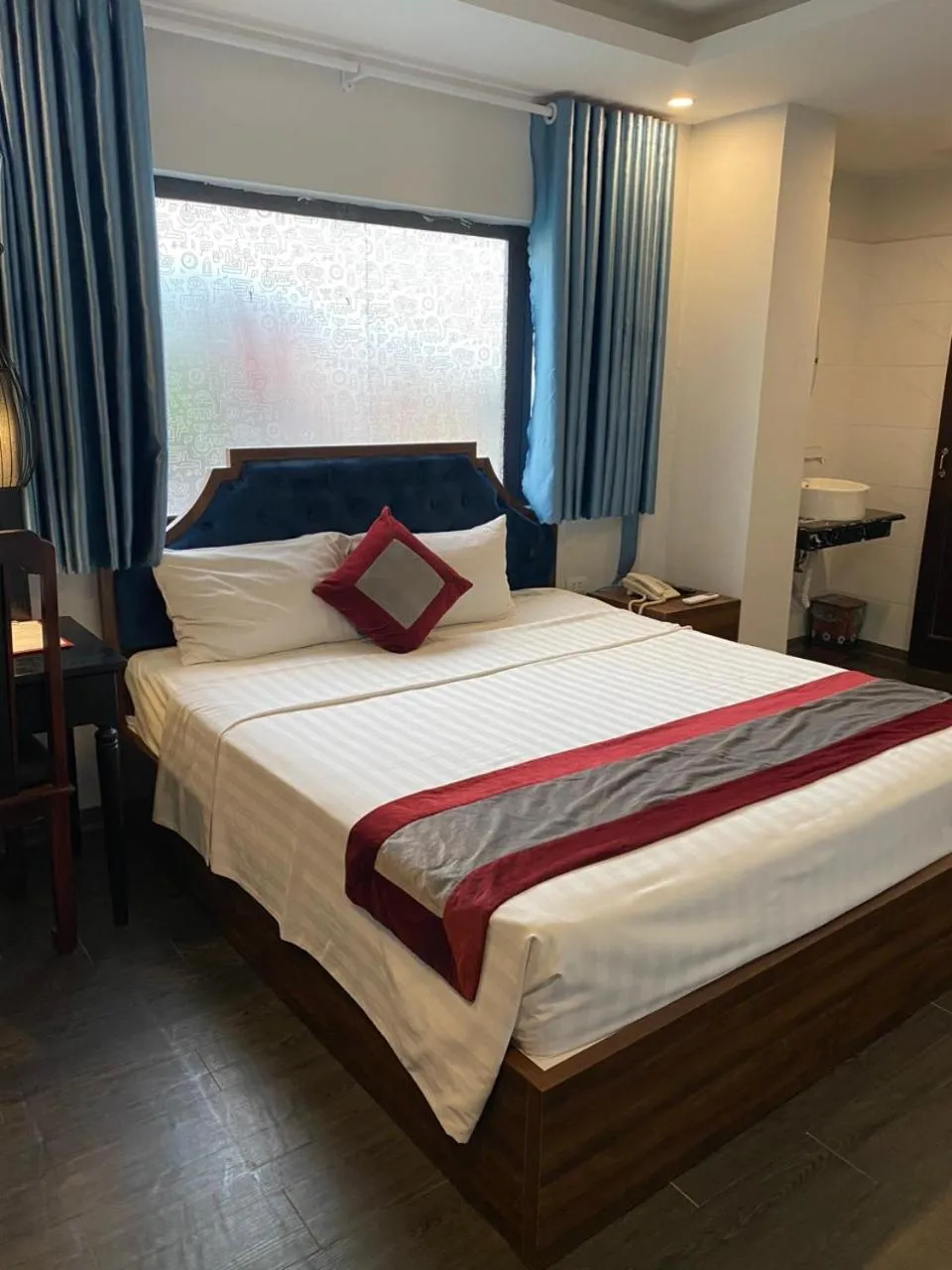 Photo of the whole room, Bed in La Renta Premier Hotel & Spa Hanoi