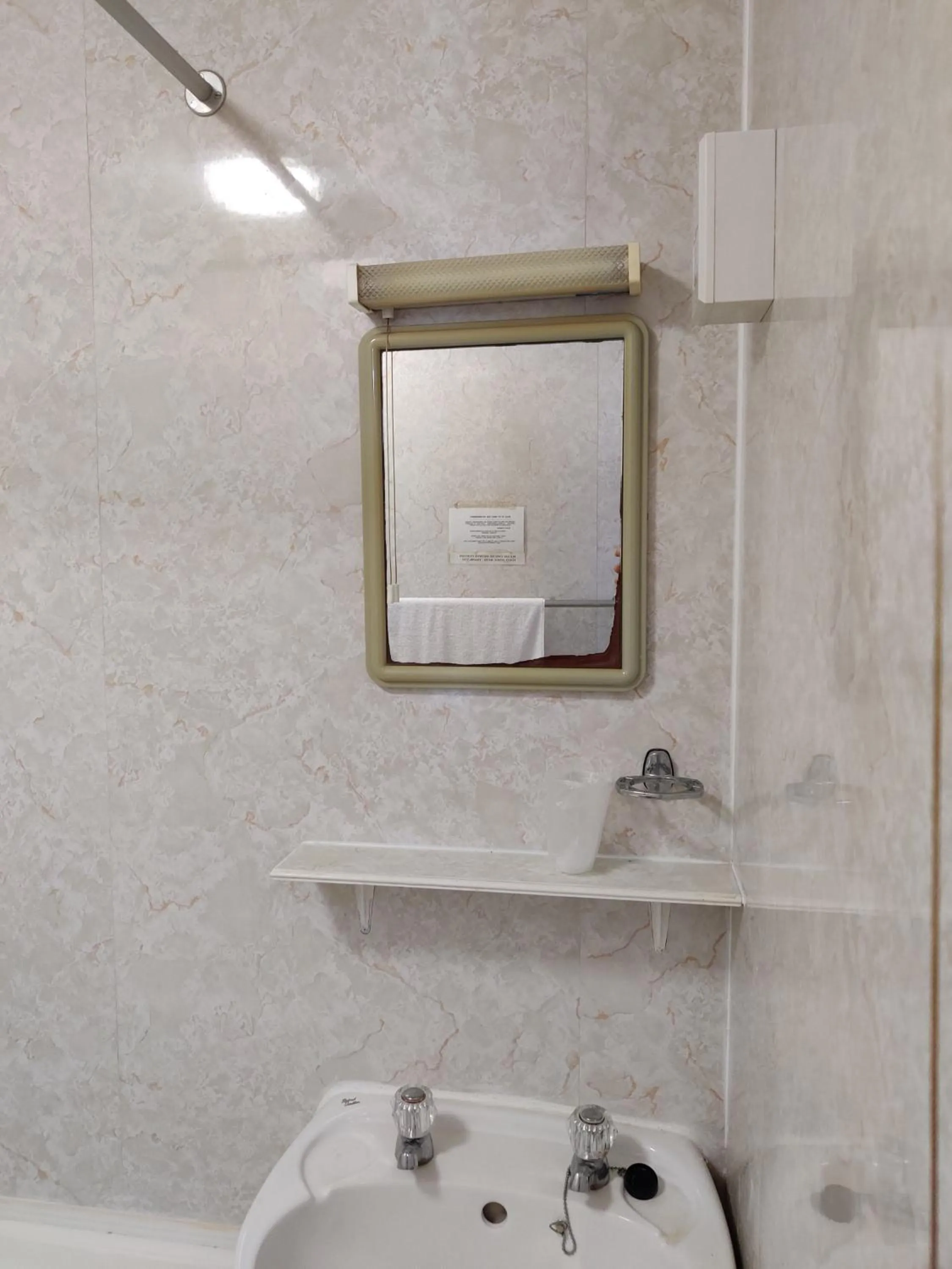 Bathroom in Inglewood Palm Hotel, Abbey Sands Torquay