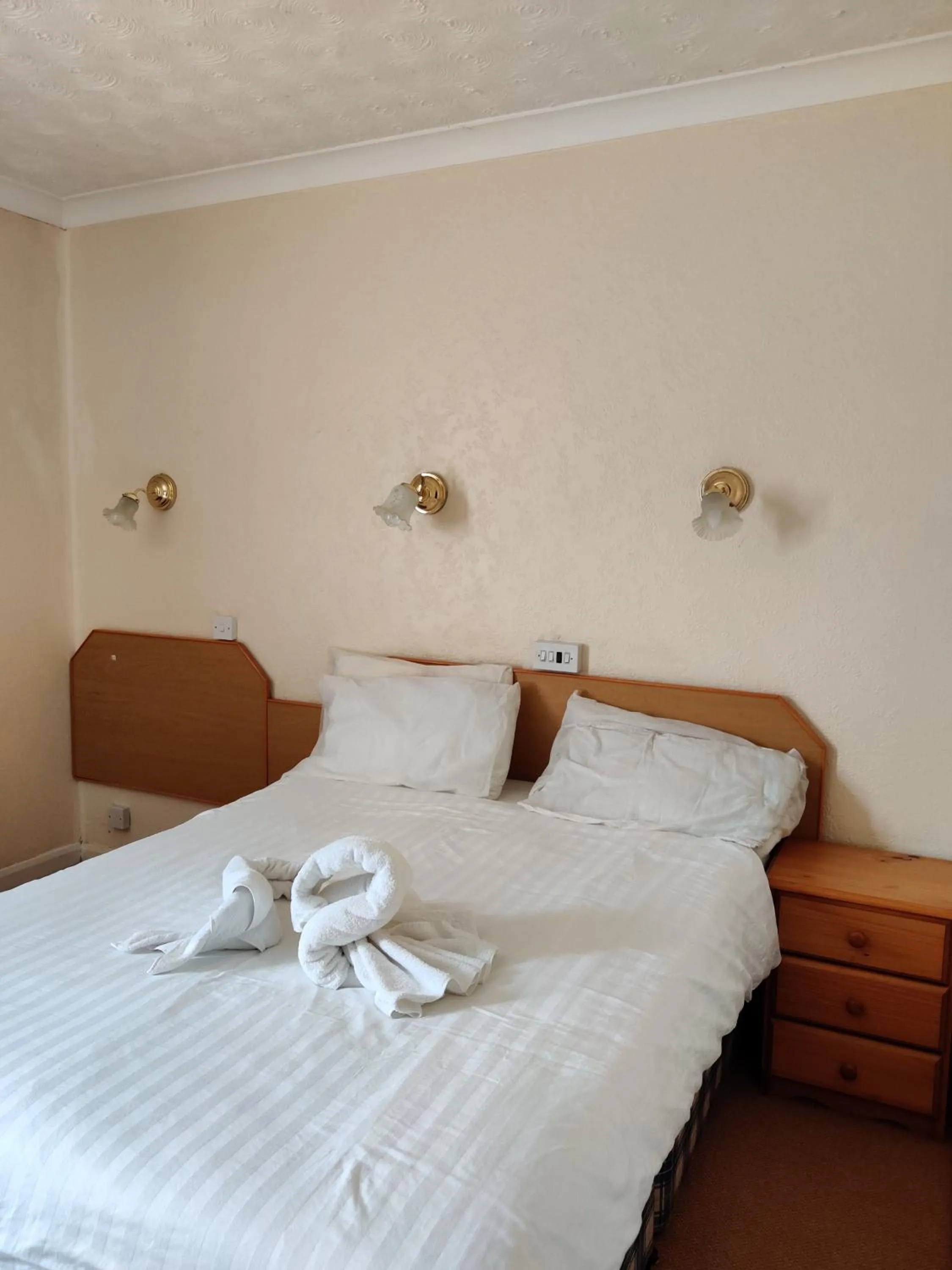 Bedroom in Inglewood Palm Hotel, Abbey Sands Torquay