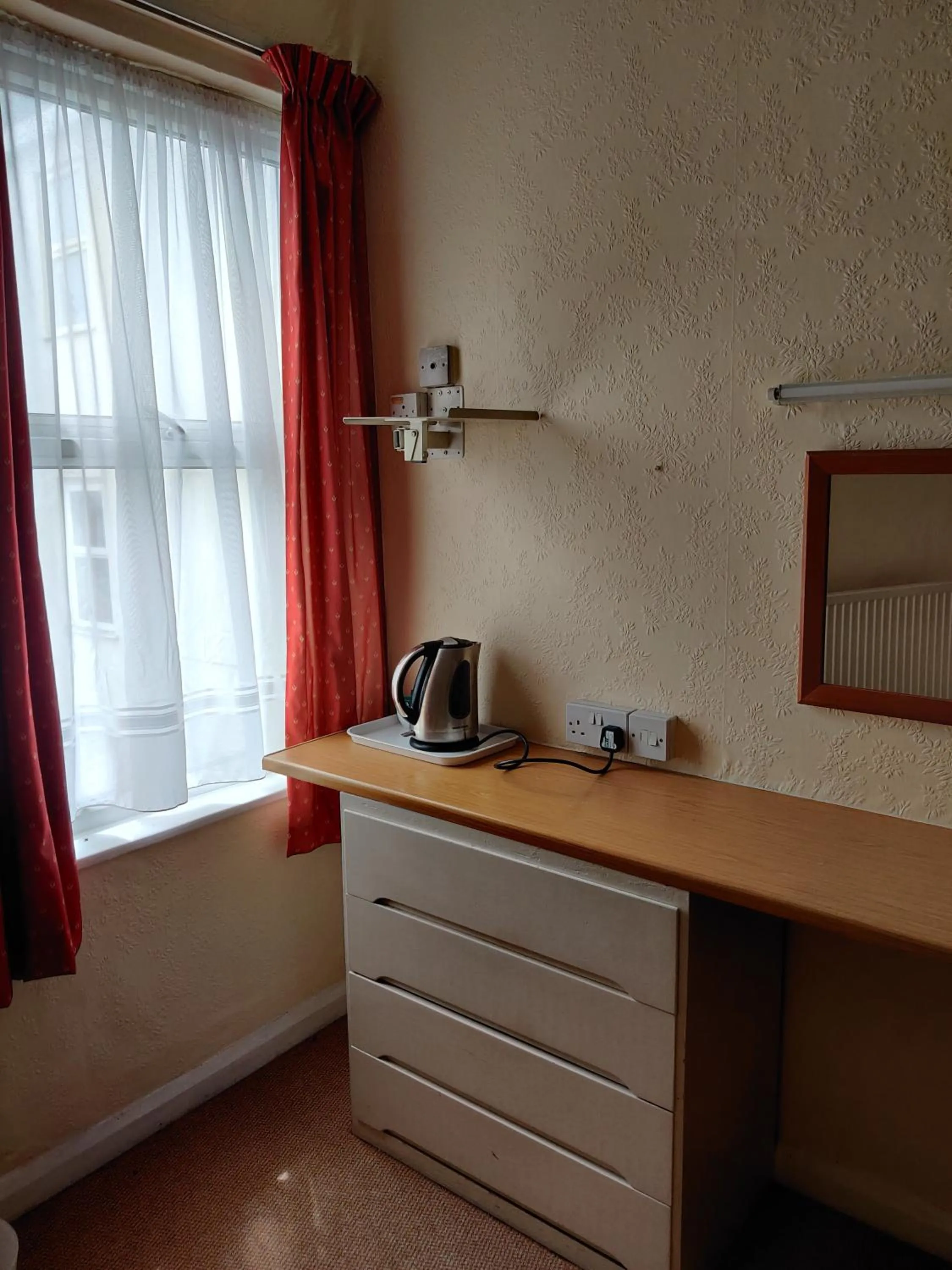 Bedroom in Inglewood Palm Hotel, Abbey Sands Torquay