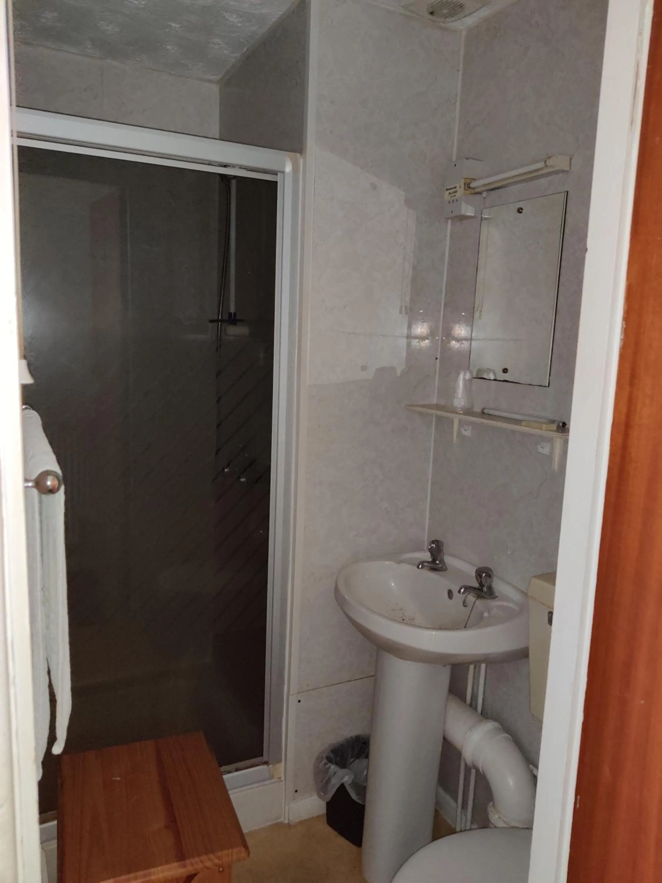 Bathroom in Inglewood Palm Hotel, Abbey Sands Torquay