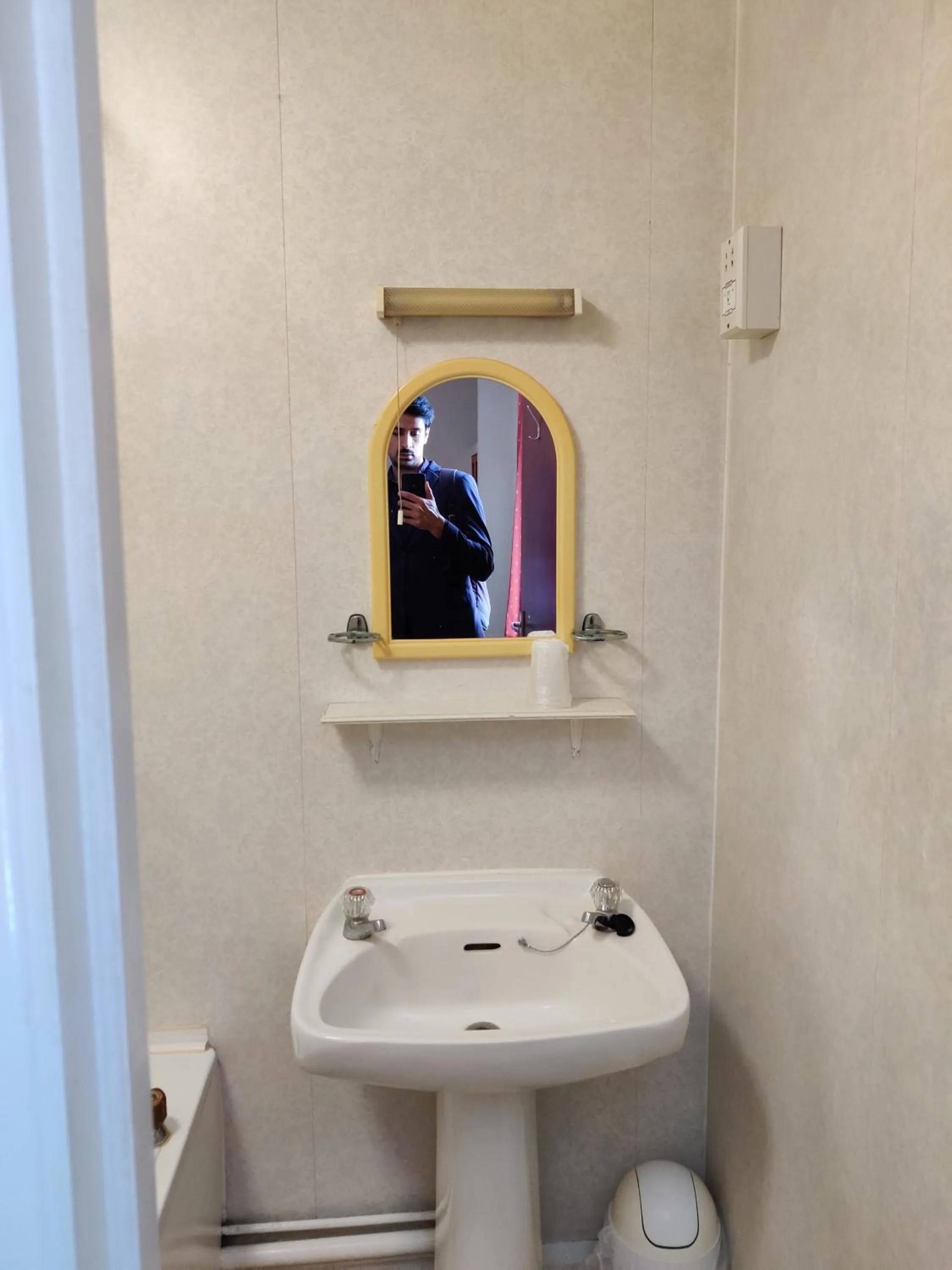 Bathroom in Inglewood Palm Hotel, Abbey Sands Torquay