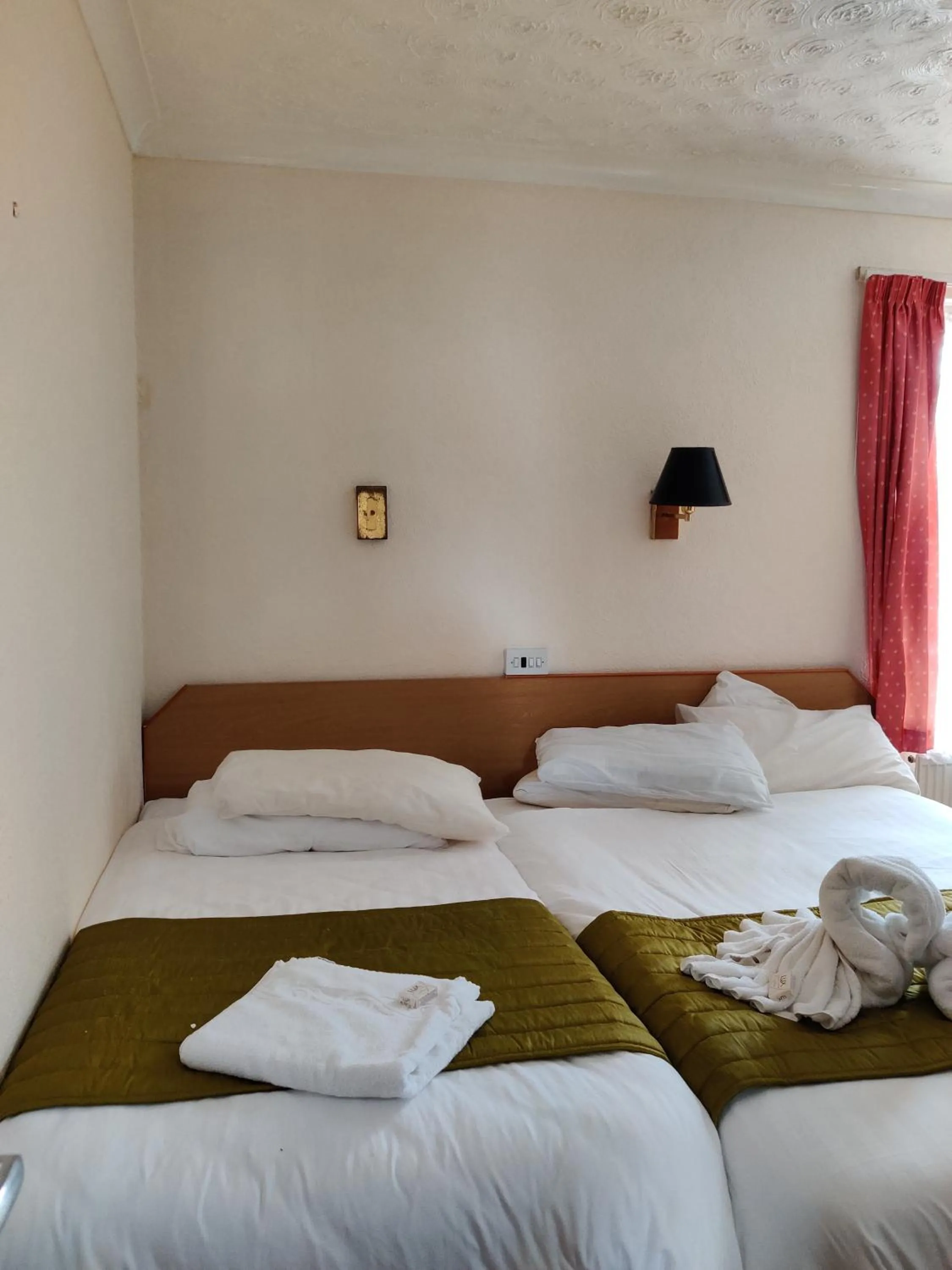 Bedroom in Inglewood Palm Hotel, Abbey Sands Torquay