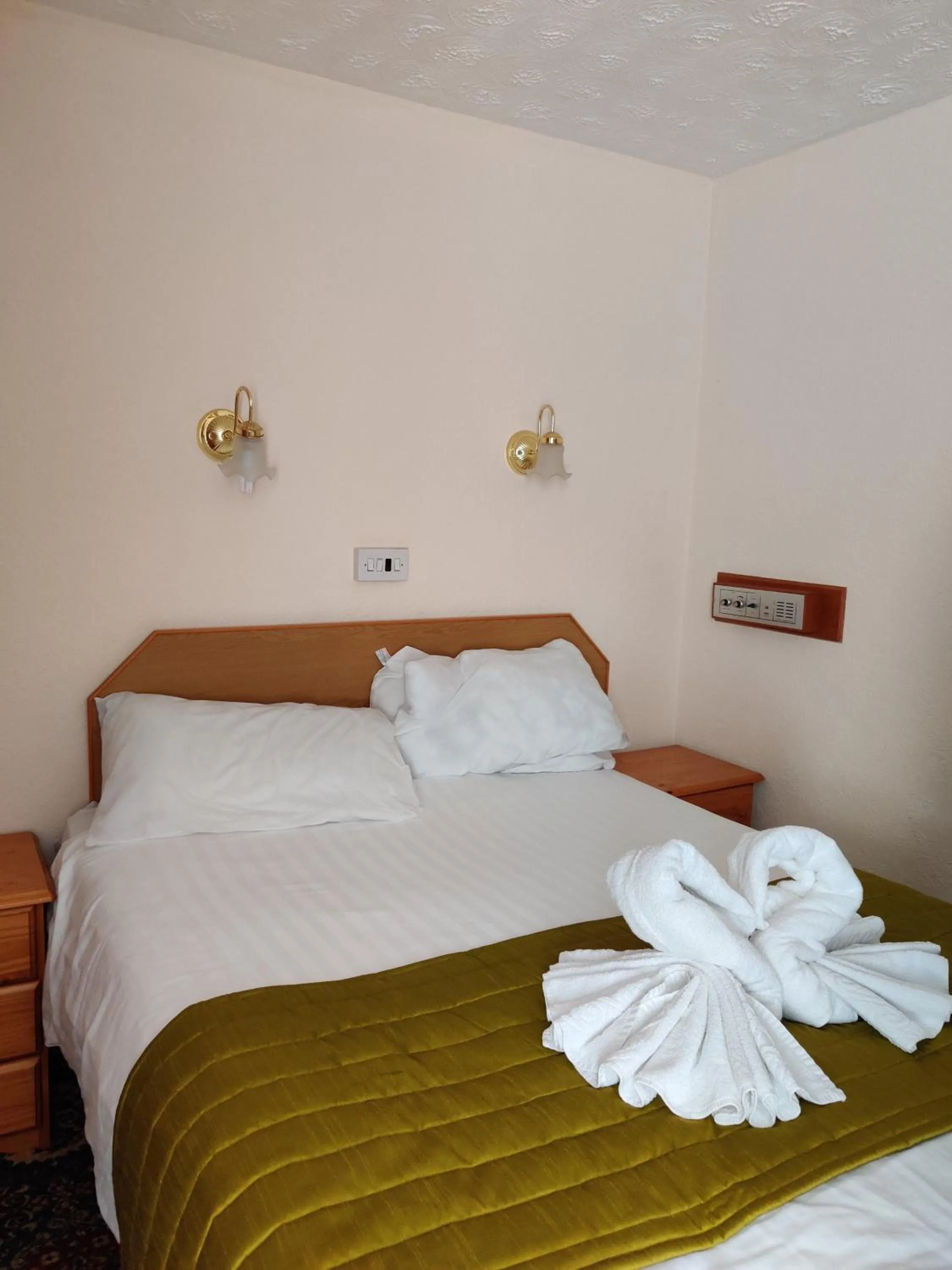 Bedroom in Inglewood Palm Hotel, Abbey Sands Torquay