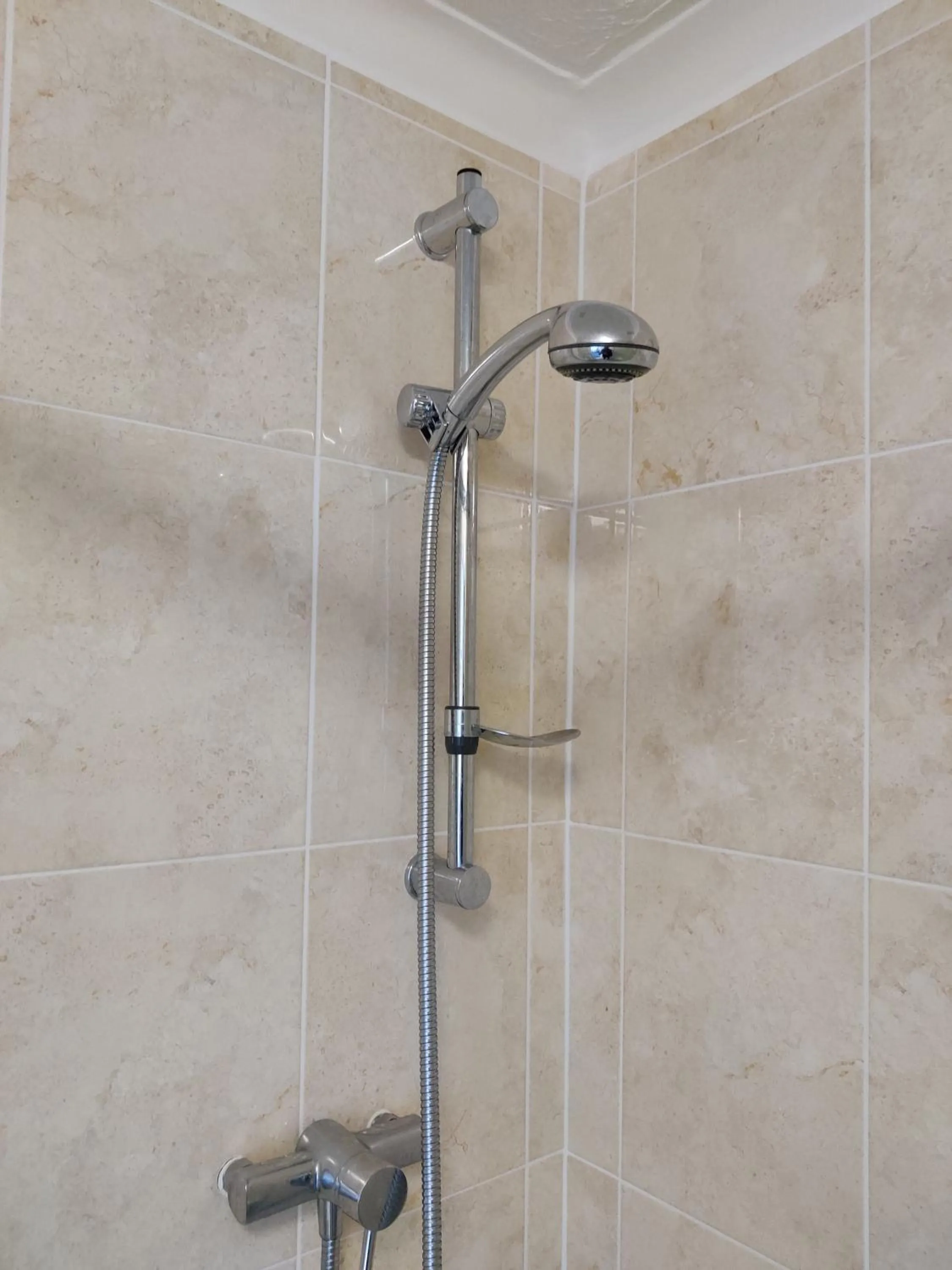 Bathroom in Inglewood Palm Hotel, Abbey Sands Torquay