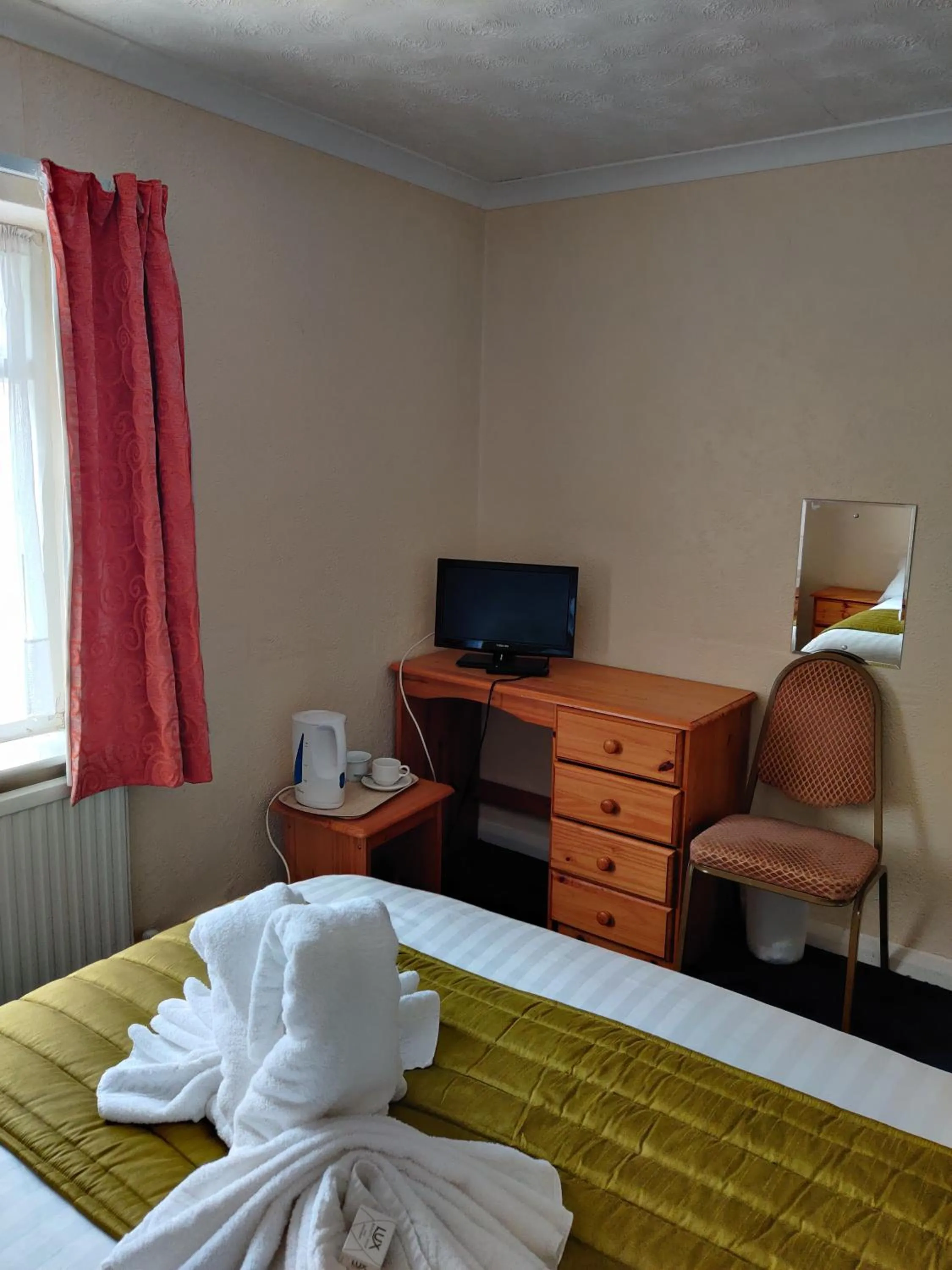 Bedroom in Inglewood Palm Hotel, Abbey Sands Torquay