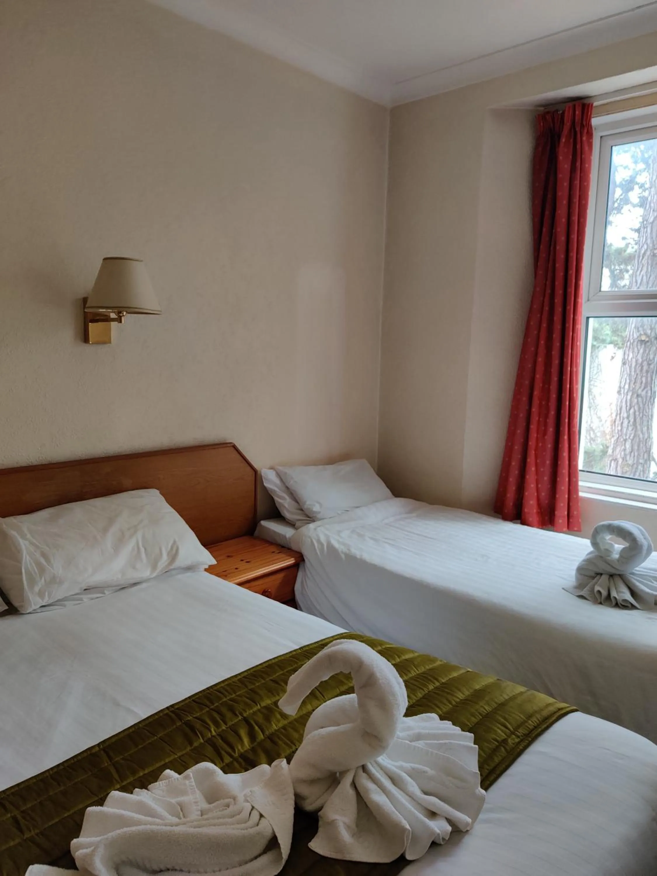 Bedroom in Inglewood Palm Hotel, Abbey Sands Torquay