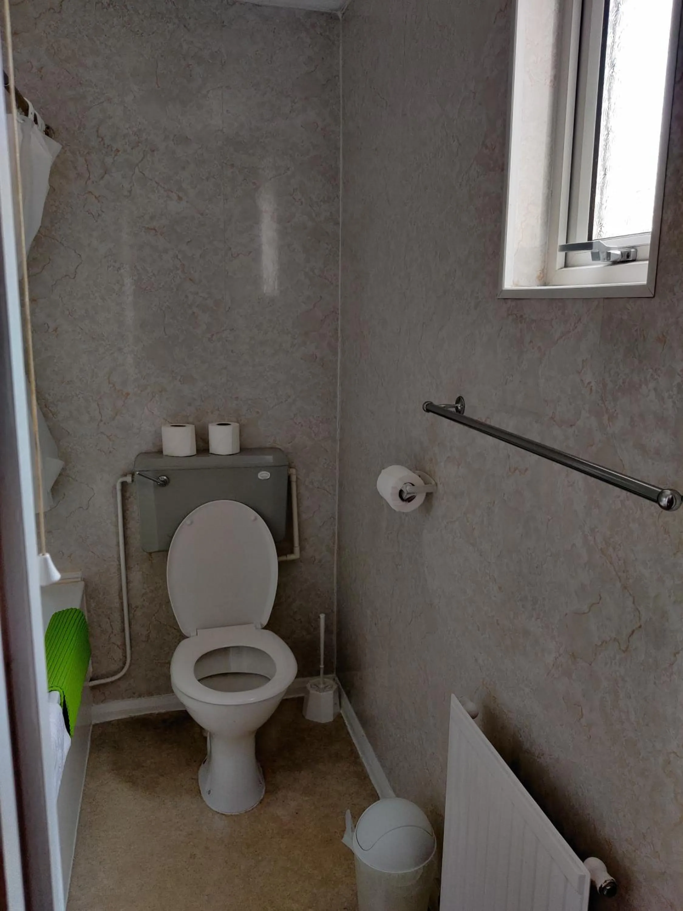 Bathroom in Inglewood Palm Hotel, Abbey Sands Torquay