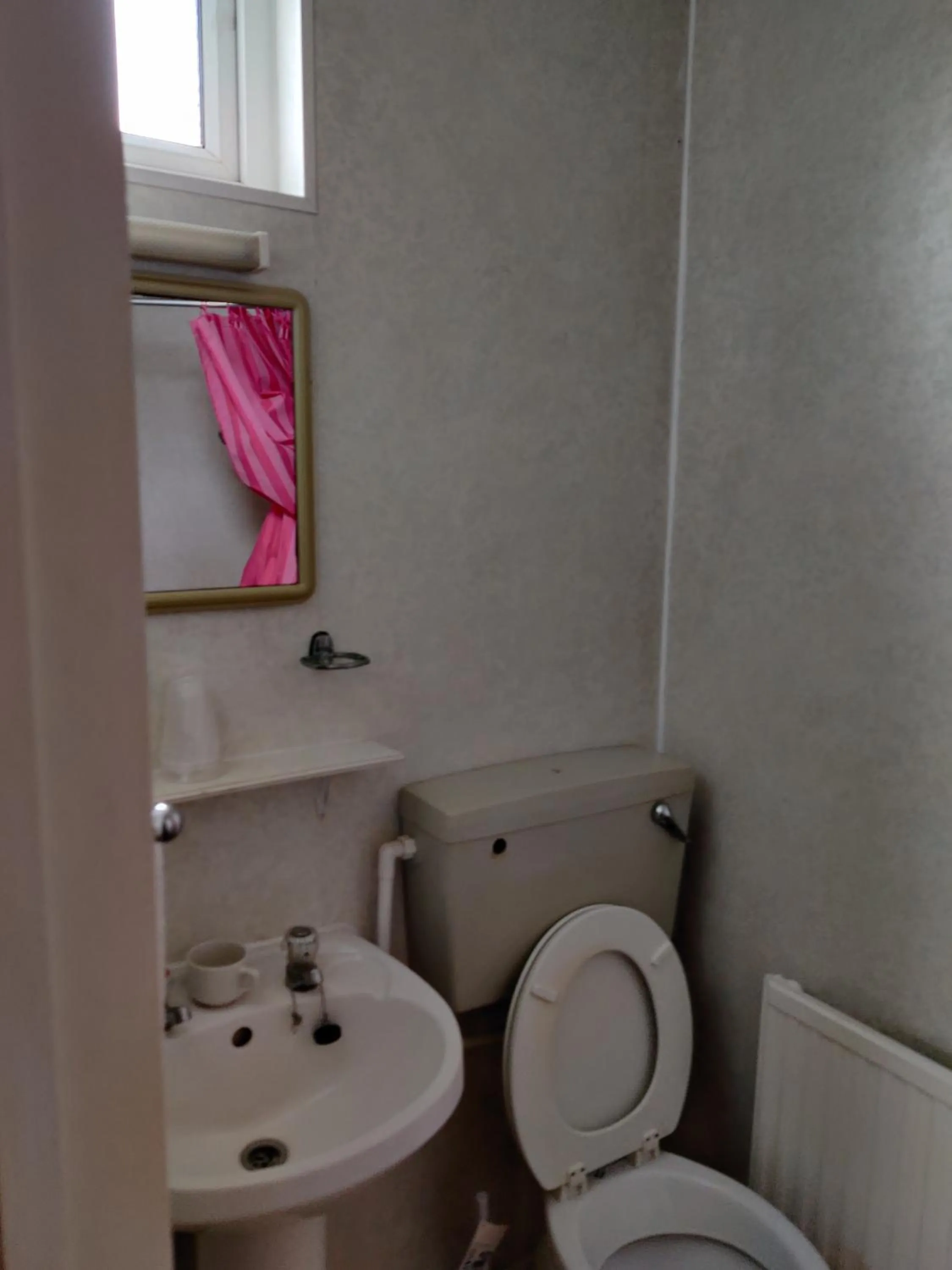 Bathroom in Inglewood Palm Hotel, Abbey Sands Torquay