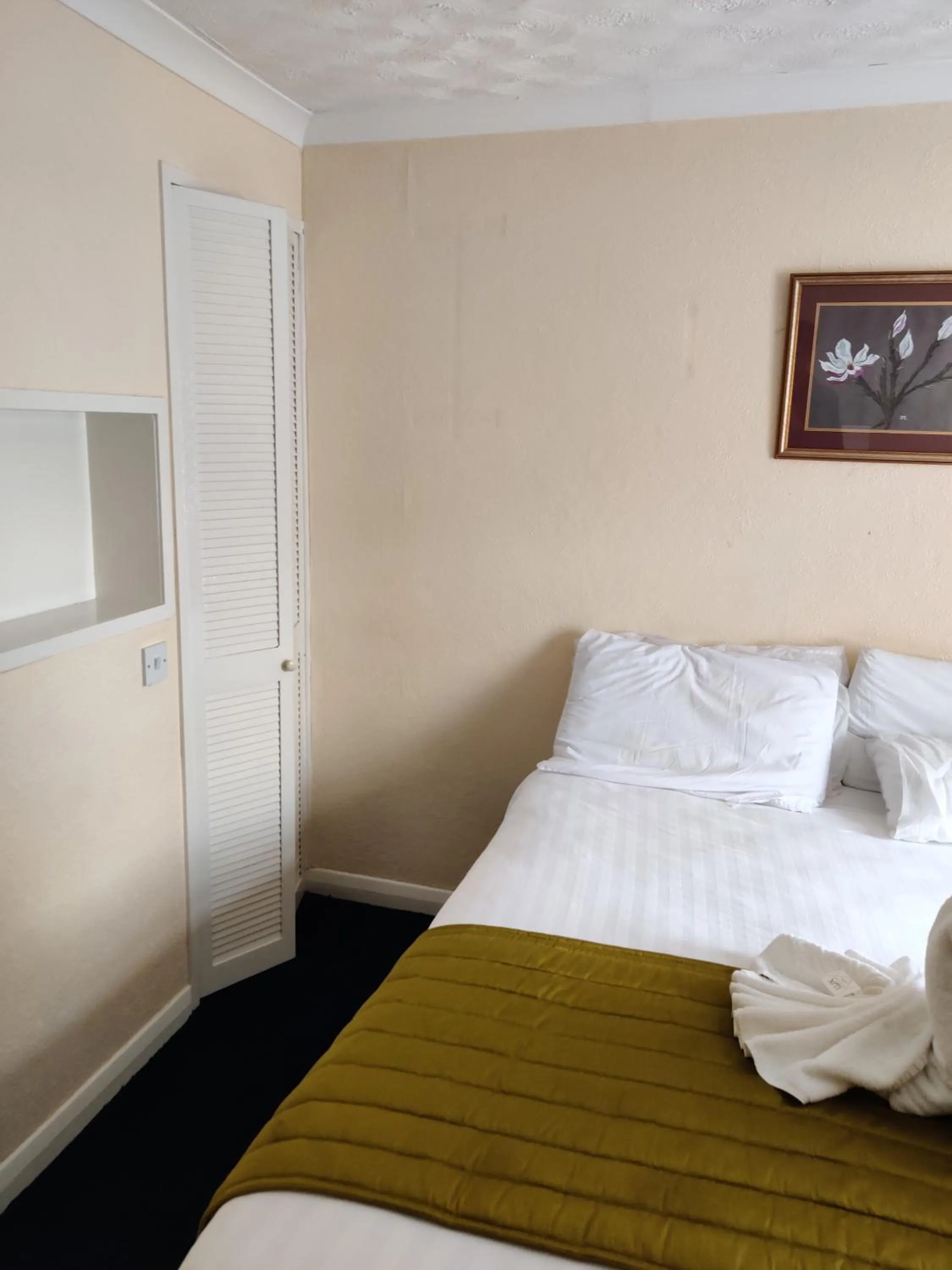 Bedroom in Inglewood Palm Hotel, Abbey Sands Torquay
