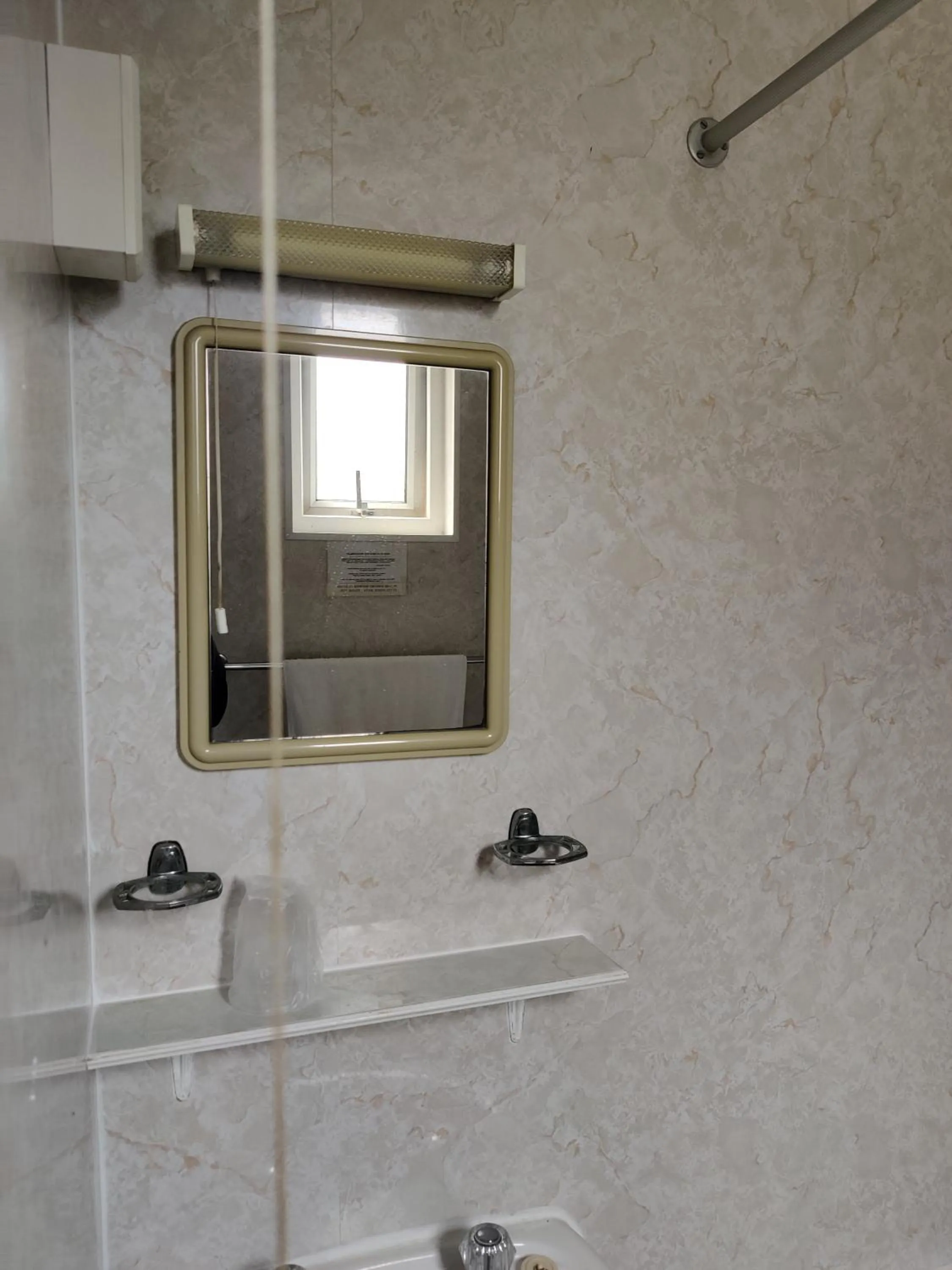 Bathroom in Inglewood Palm Hotel, Abbey Sands Torquay