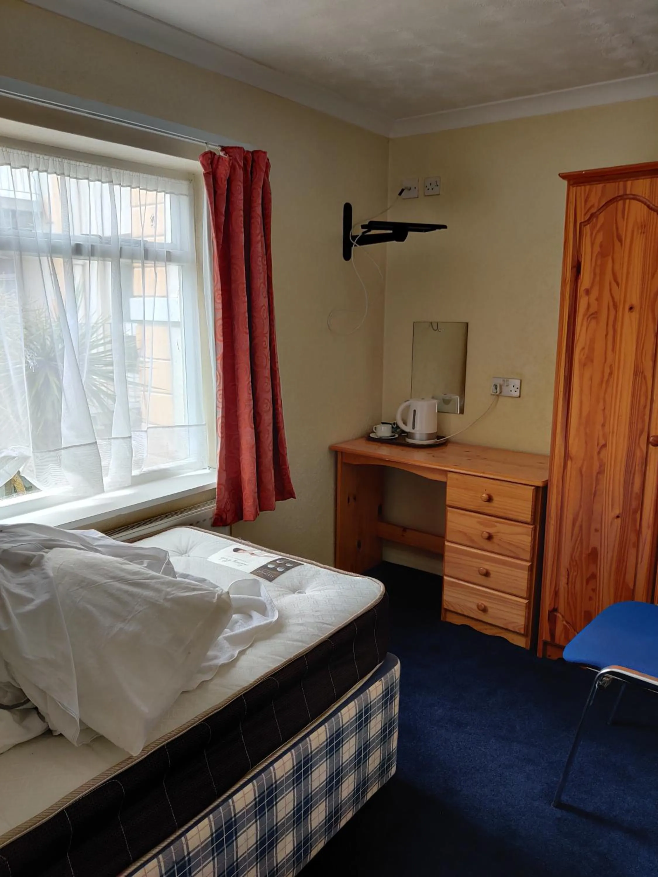 Bedroom in Inglewood Palm Hotel, Abbey Sands Torquay