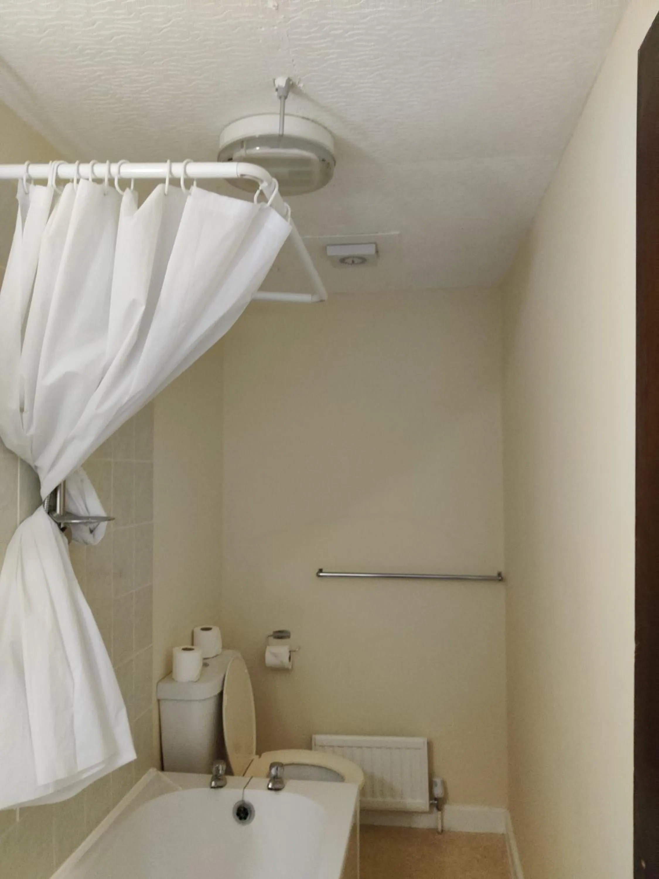 Bathroom in Inglewood Palm Hotel, Abbey Sands Torquay