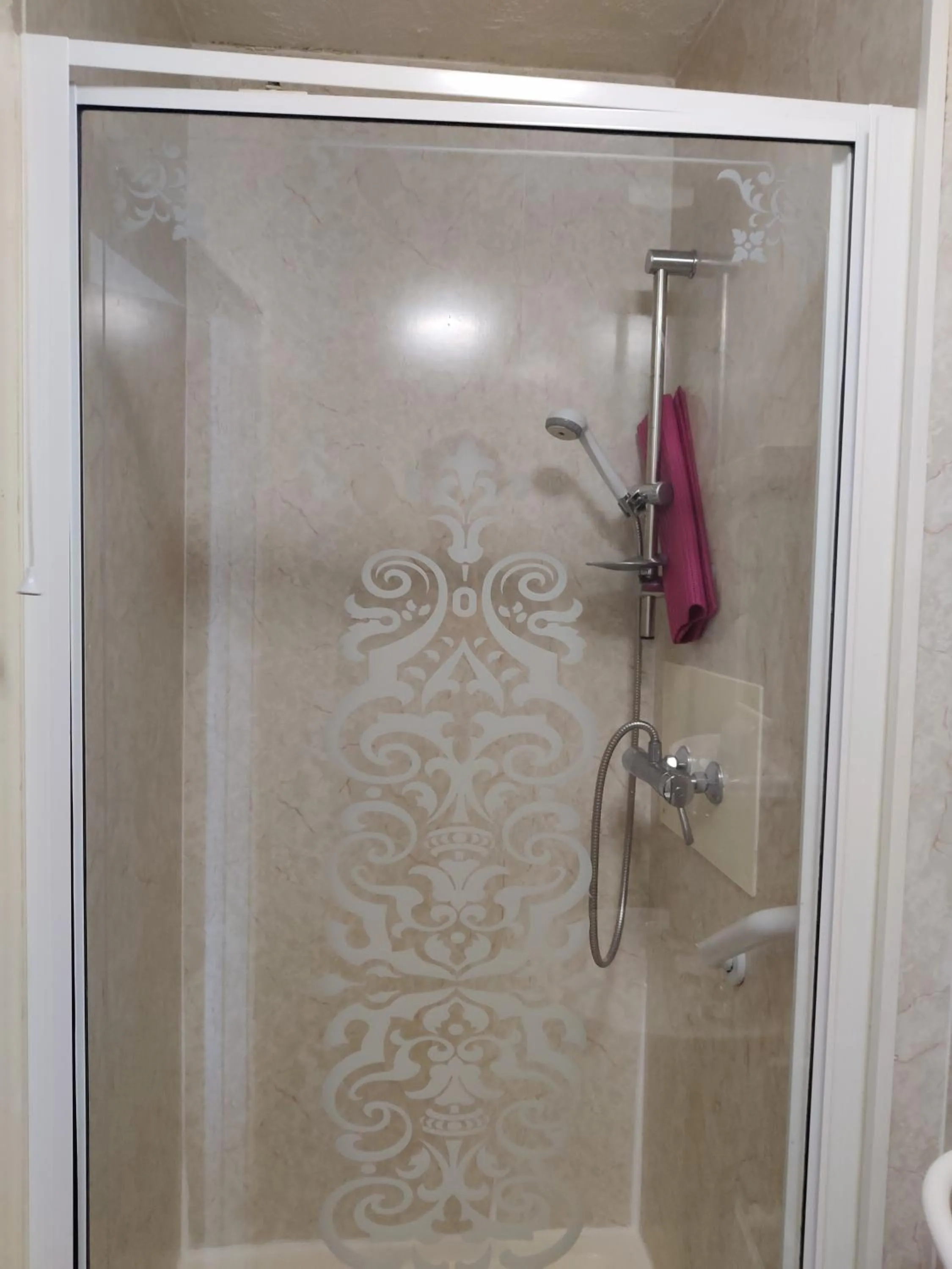 Bathroom in Inglewood Palm Hotel, Abbey Sands Torquay