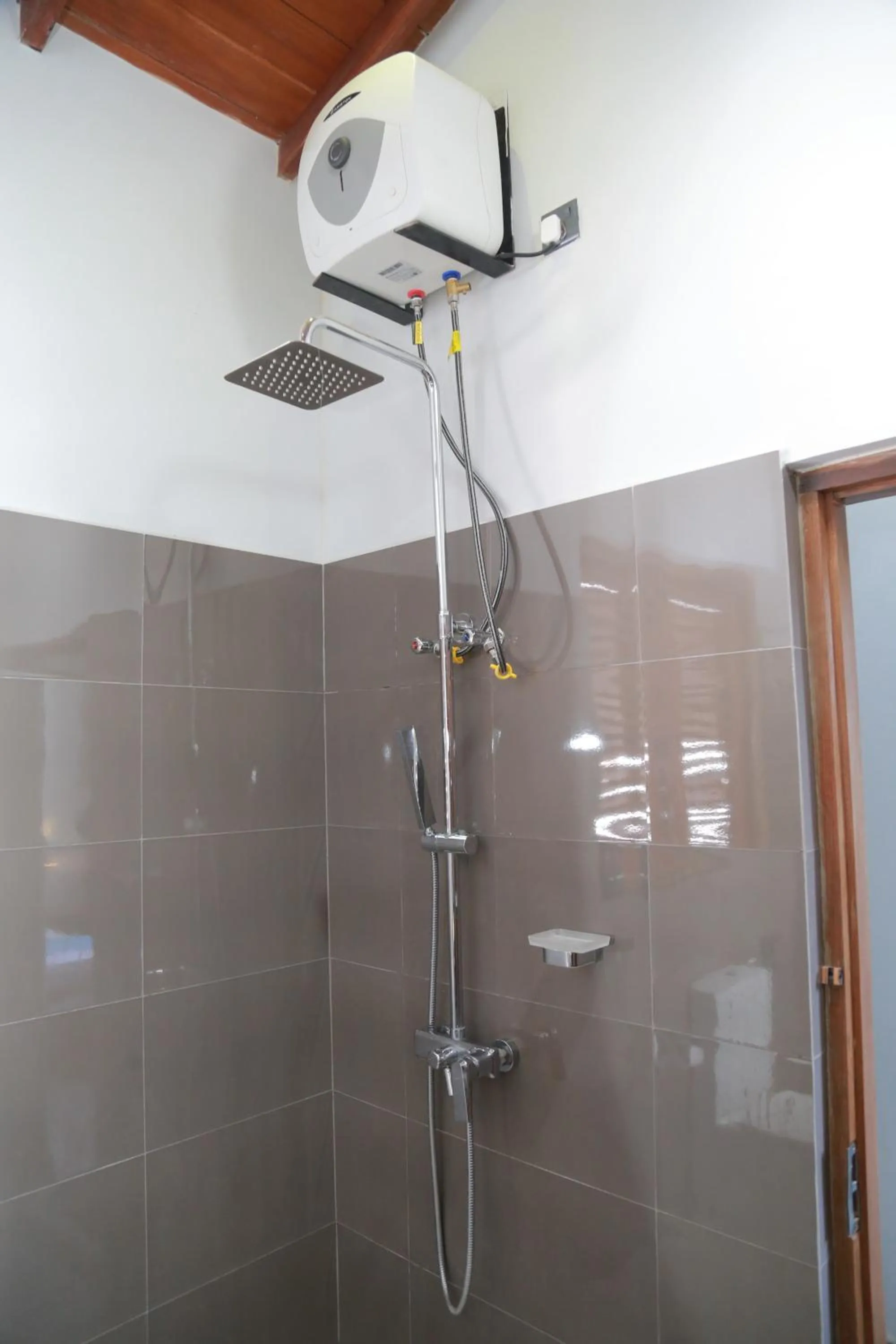 Shower in Golden Shower Inn