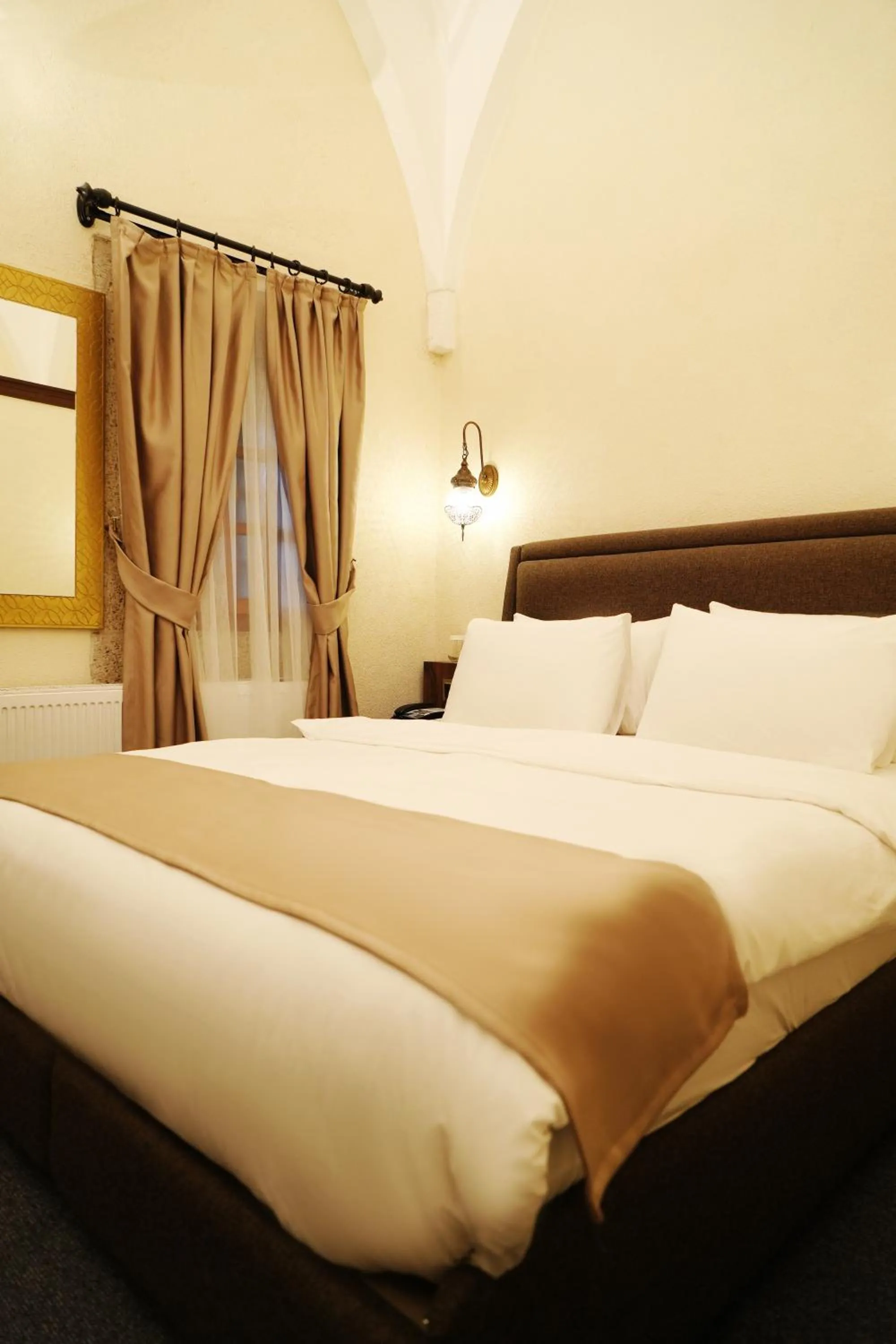 Bedroom, Bed in Rüstempaşa Kervansaray Hotel with Free Parking