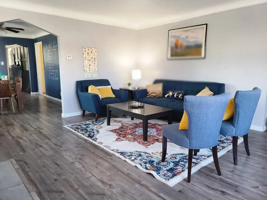 Large Central Homelike Townhome