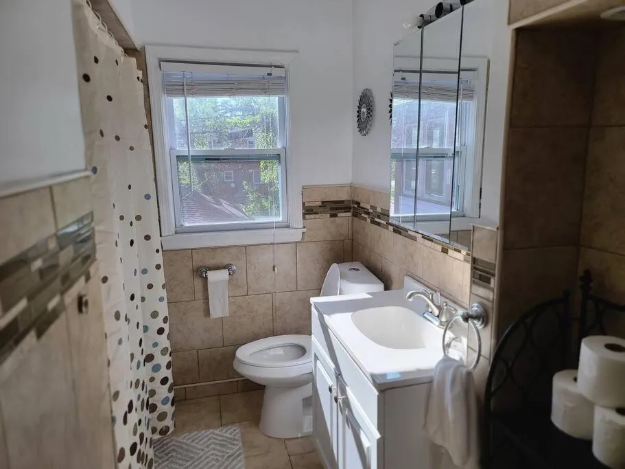 Large Central Homelike Townhome