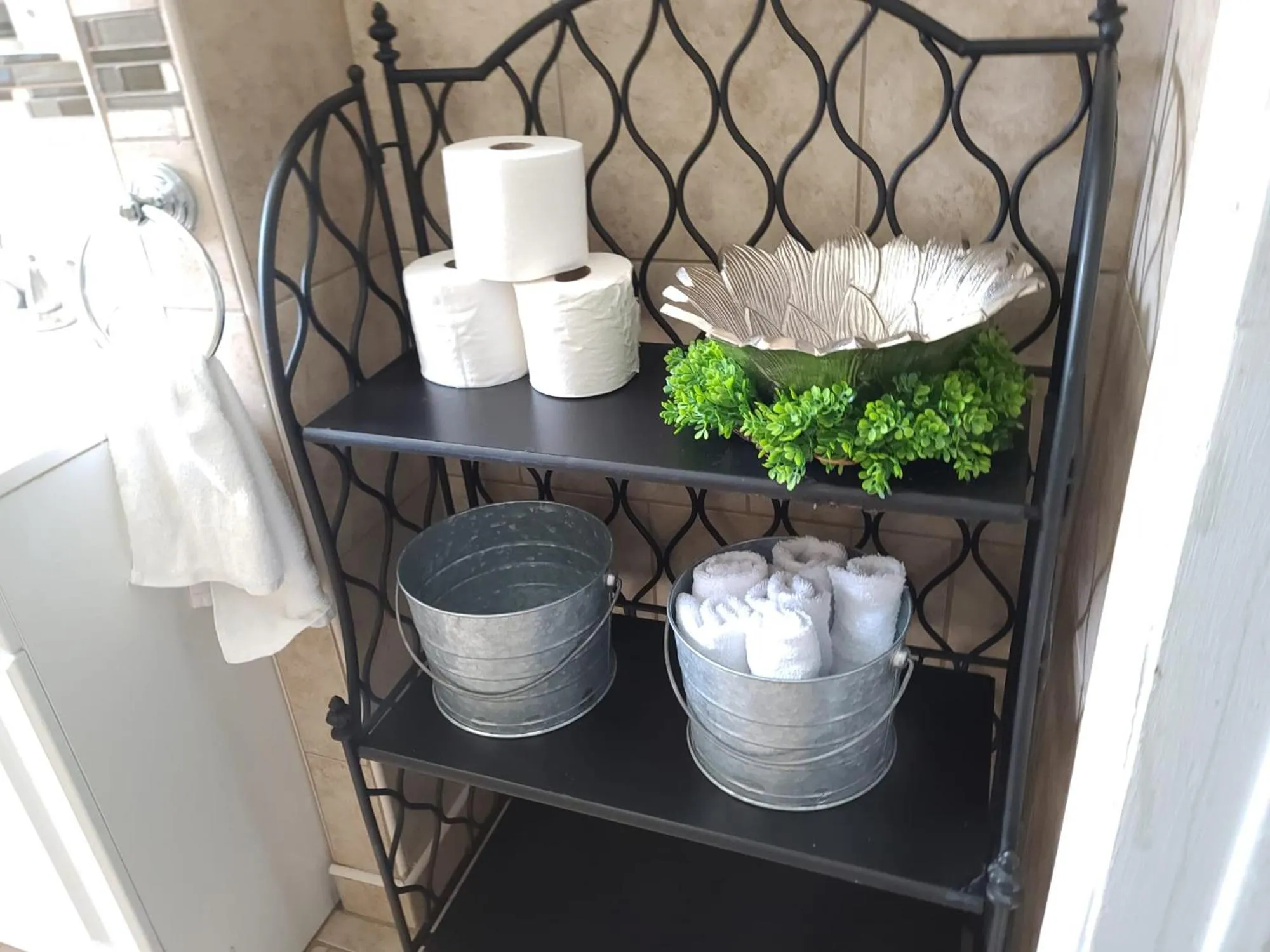 Large Central Homelike Townhome