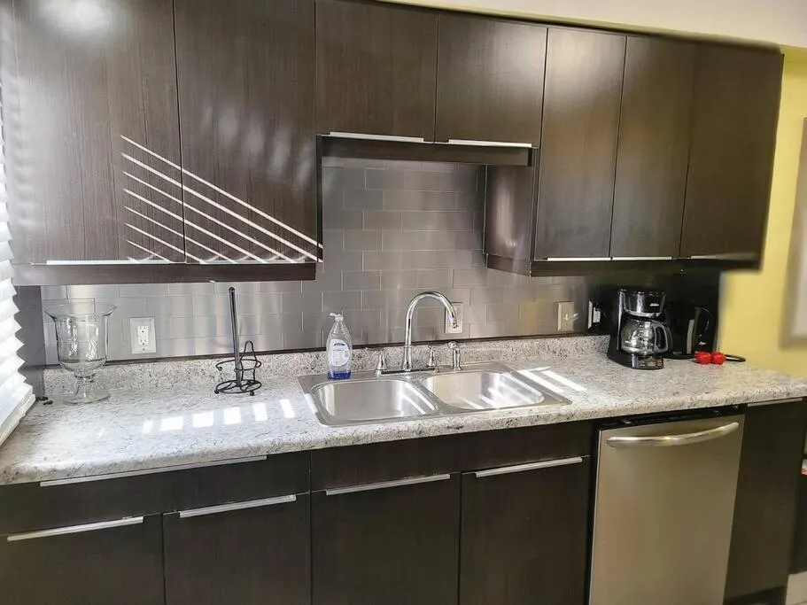 Large Central Homelike Townhome