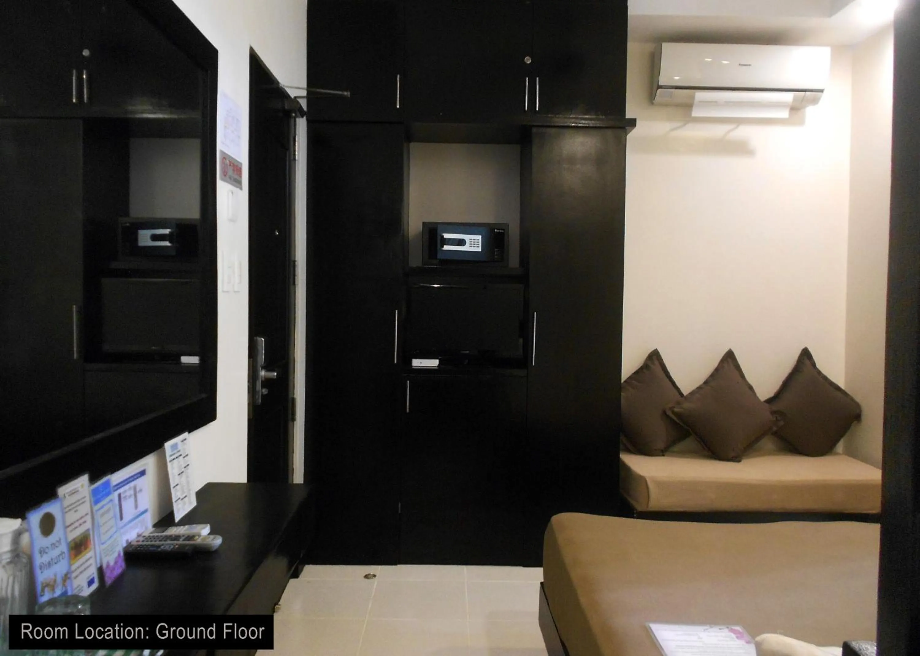 Bedroom in One Crescent Place Hotel