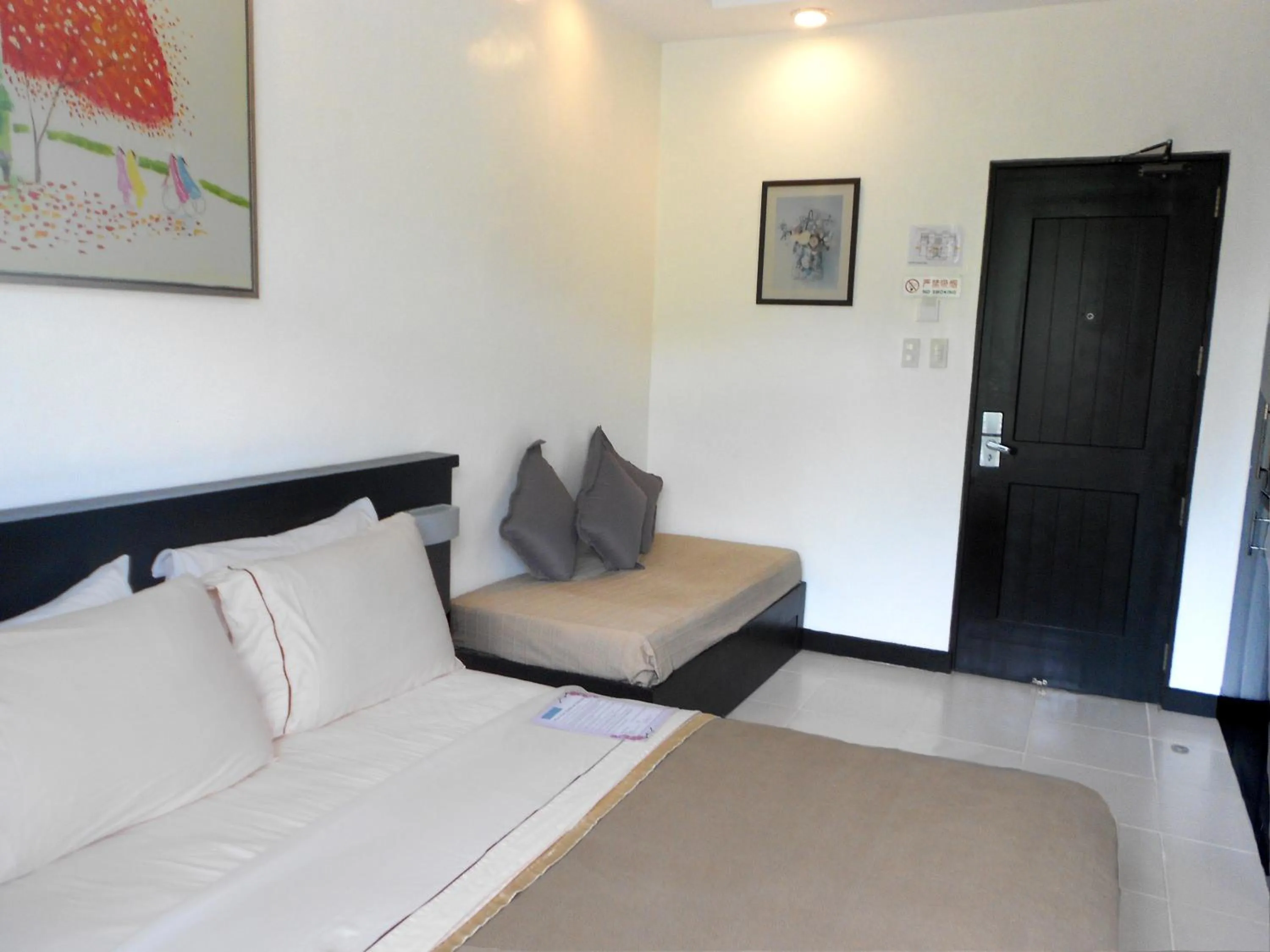 Bed in One Crescent Place Hotel