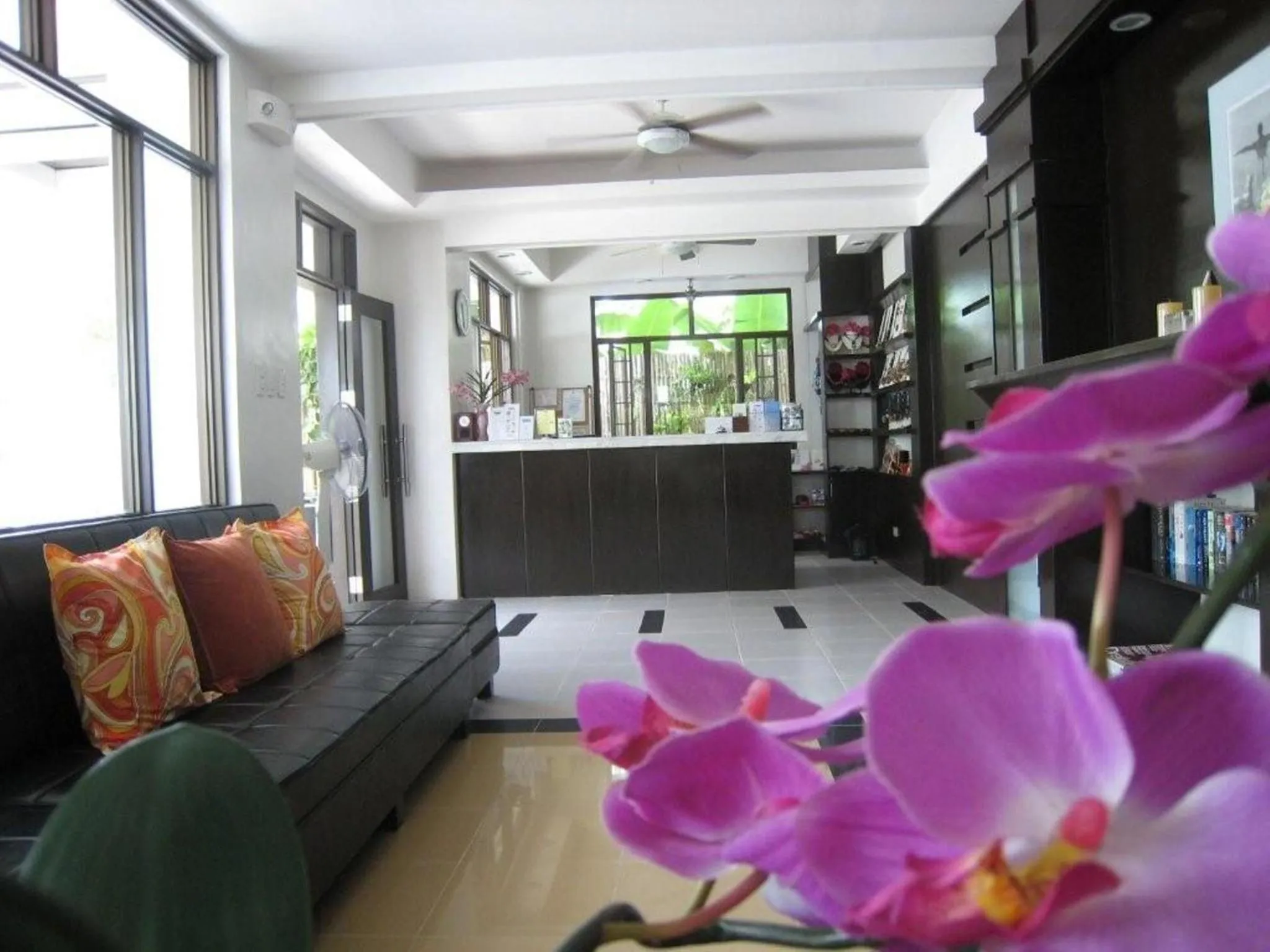 Lobby or reception in One Crescent Place Hotel