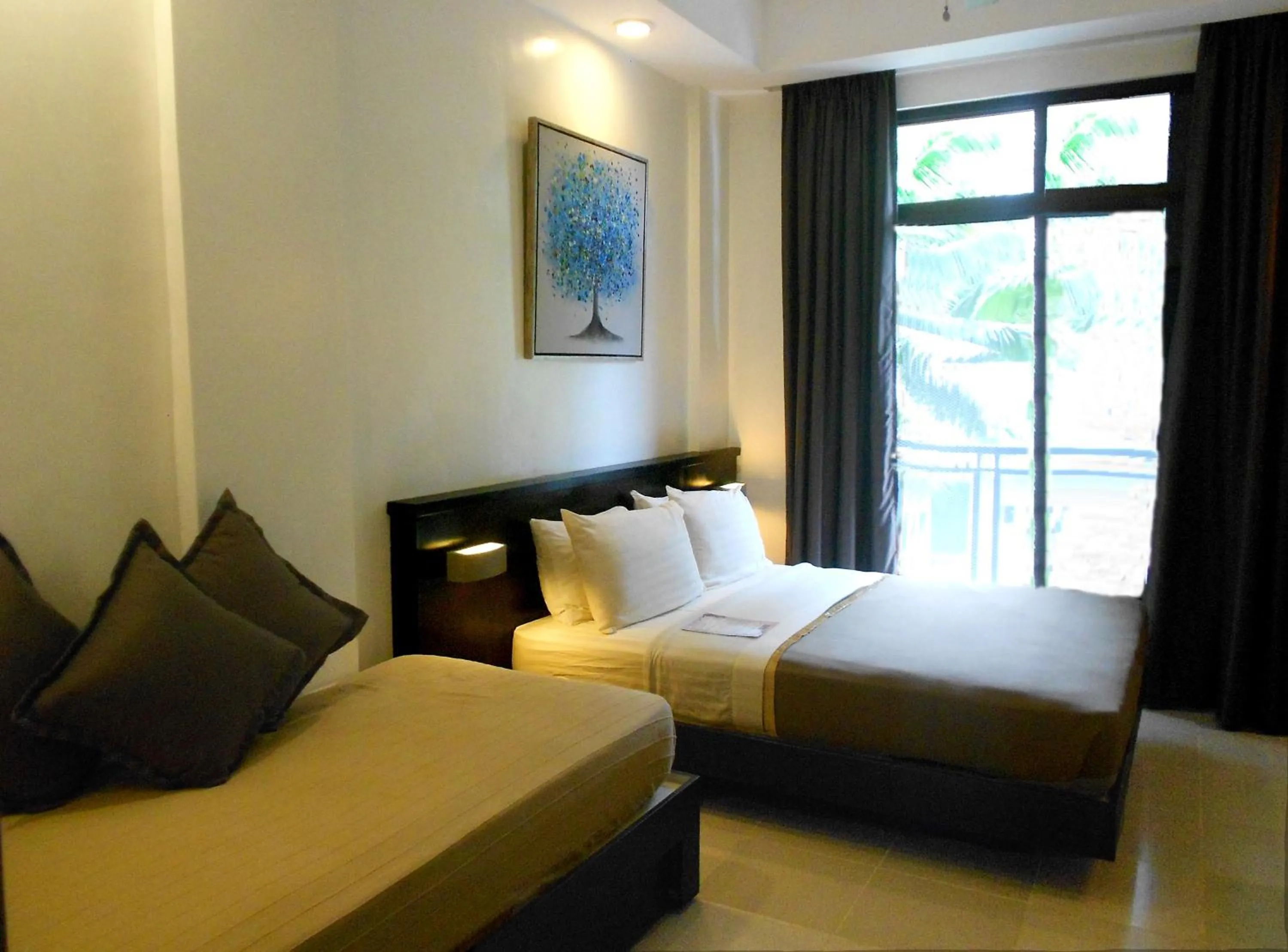 Bed in One Crescent Place Hotel