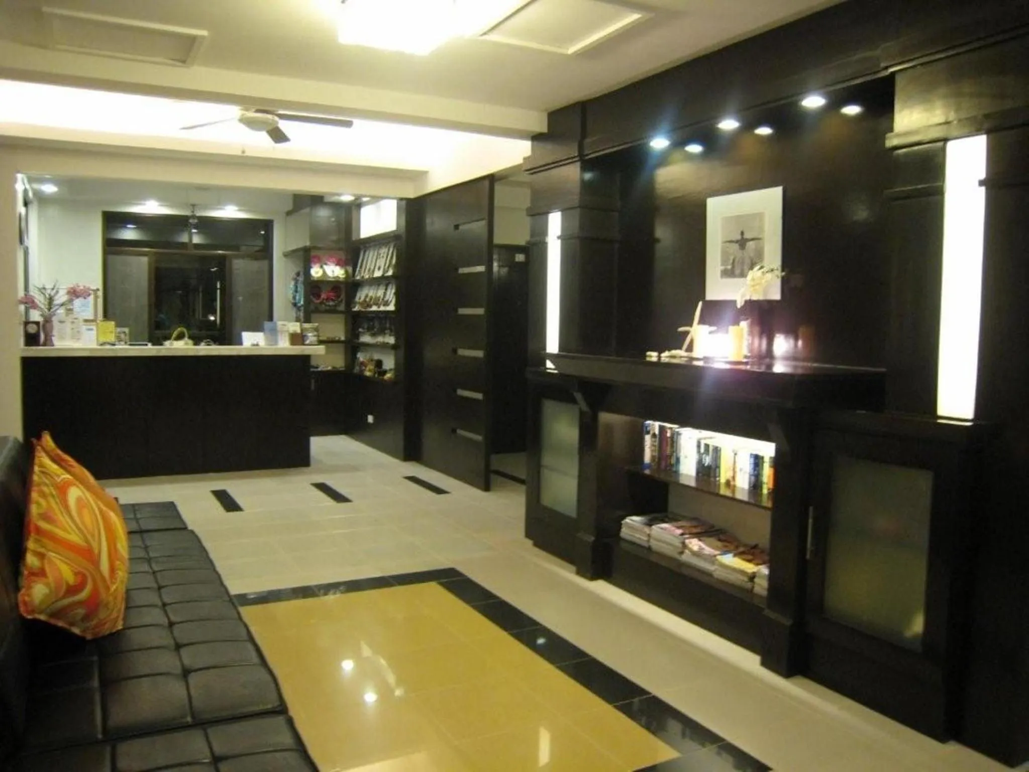 Lobby or reception in One Crescent Place Hotel