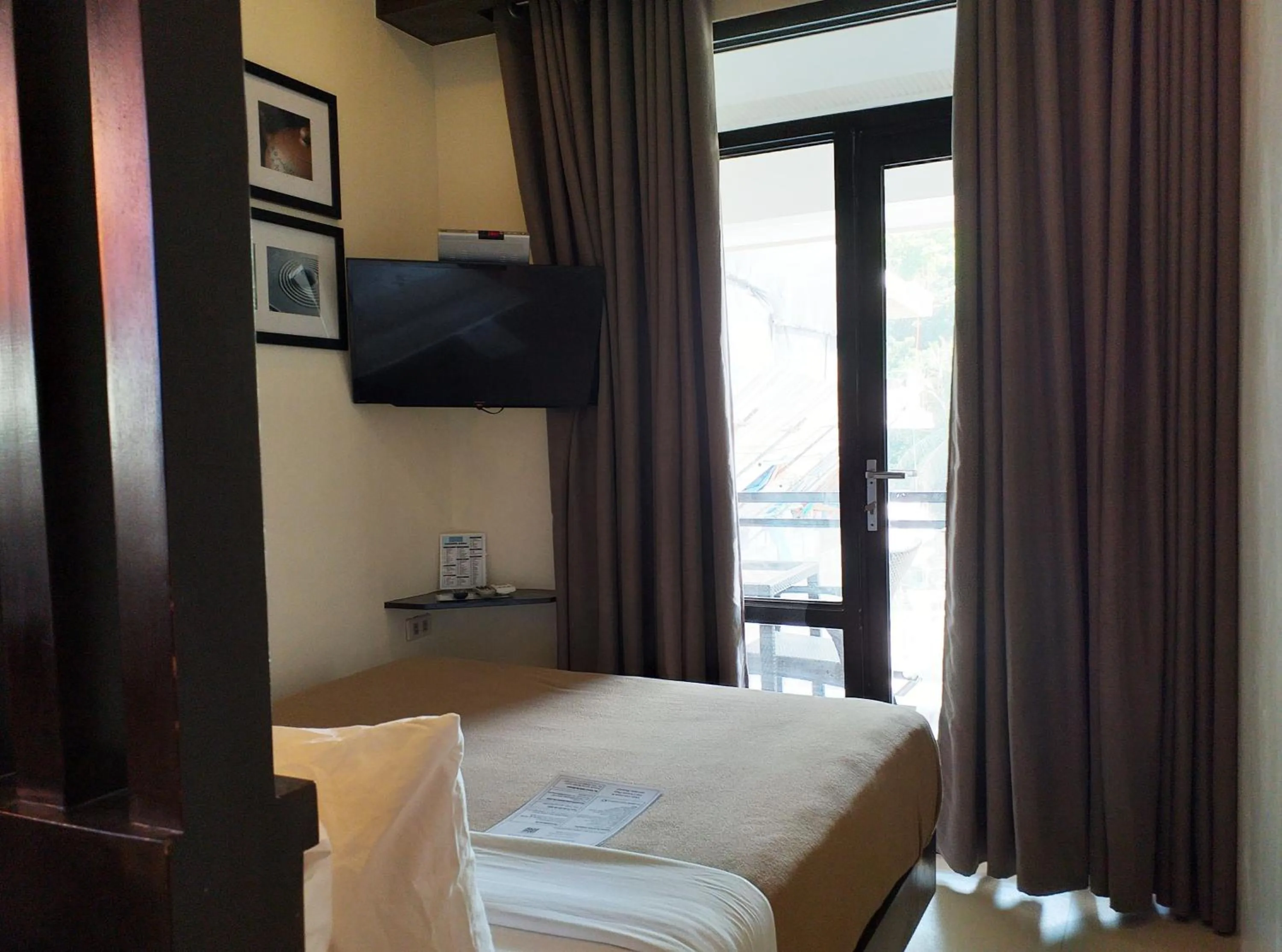 Bedroom, Bed in One Crescent Place Hotel