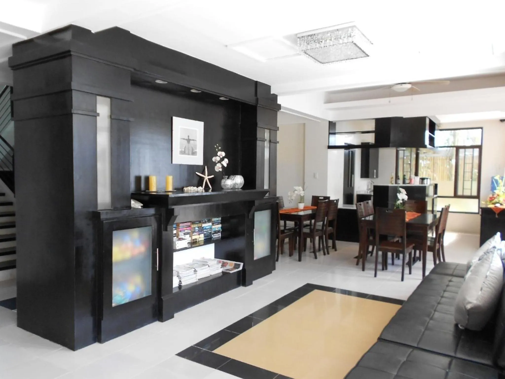 Lobby or reception in One Crescent Place Hotel