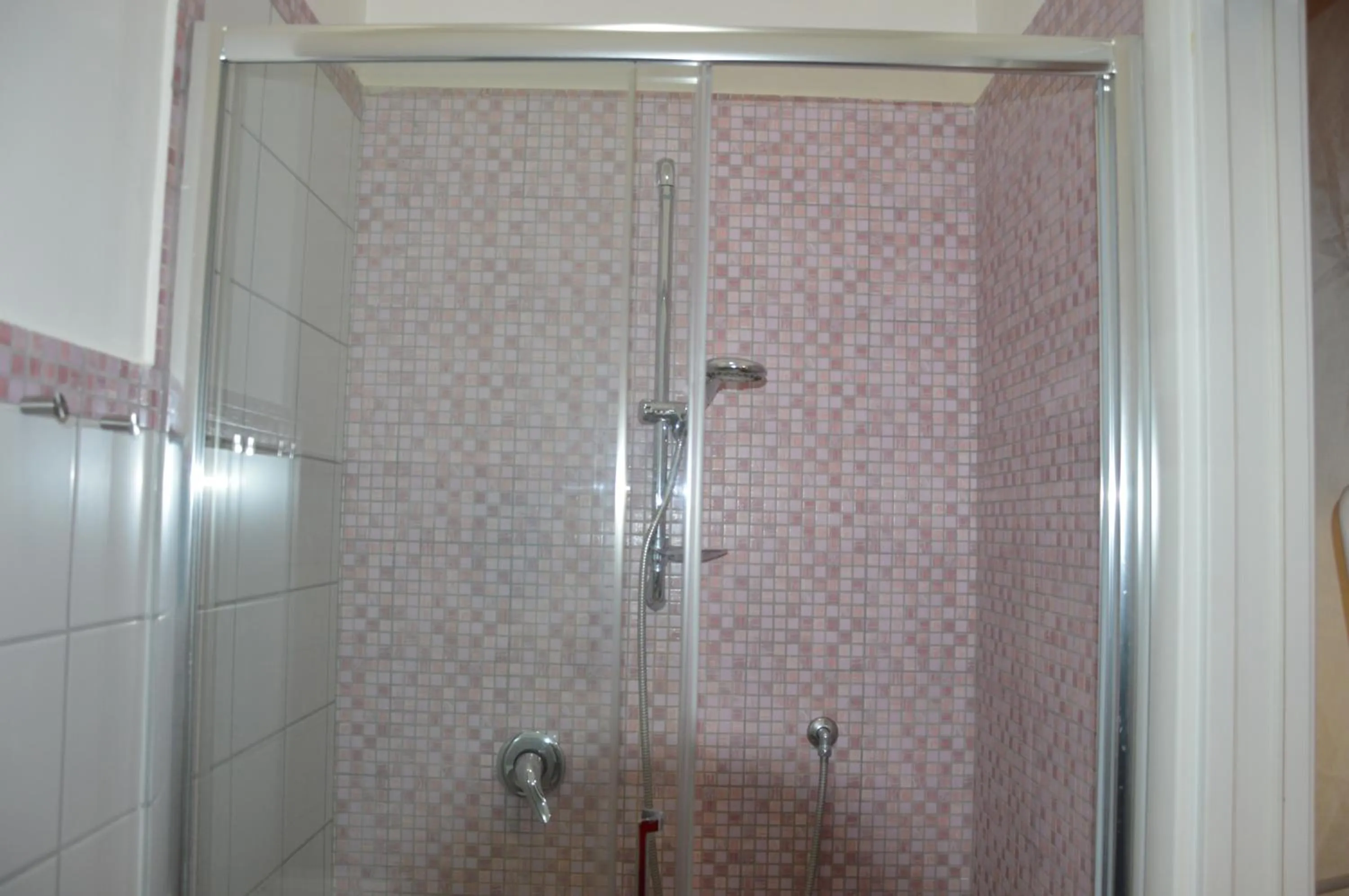 Shower in B&B Acquamarina