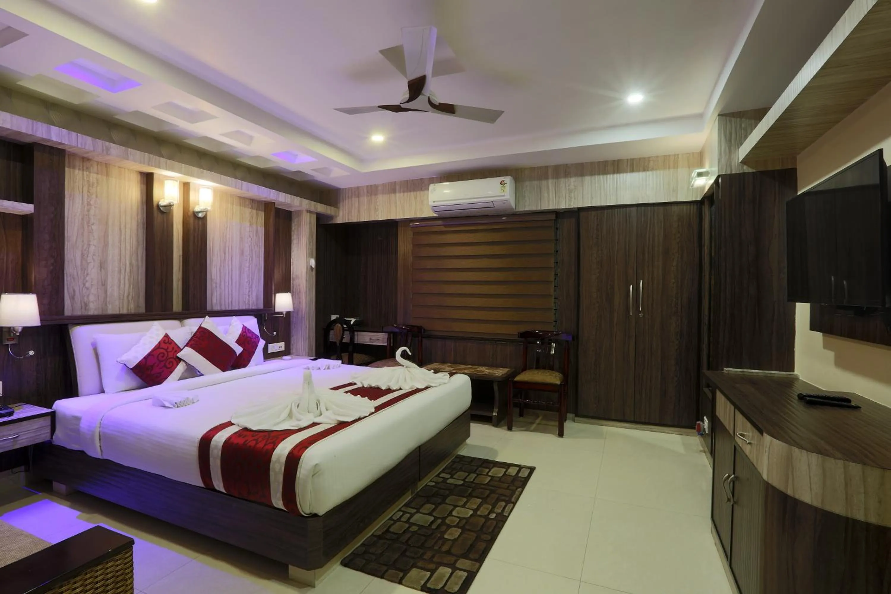 Bed in Hotel Blue Bird, Nagaon