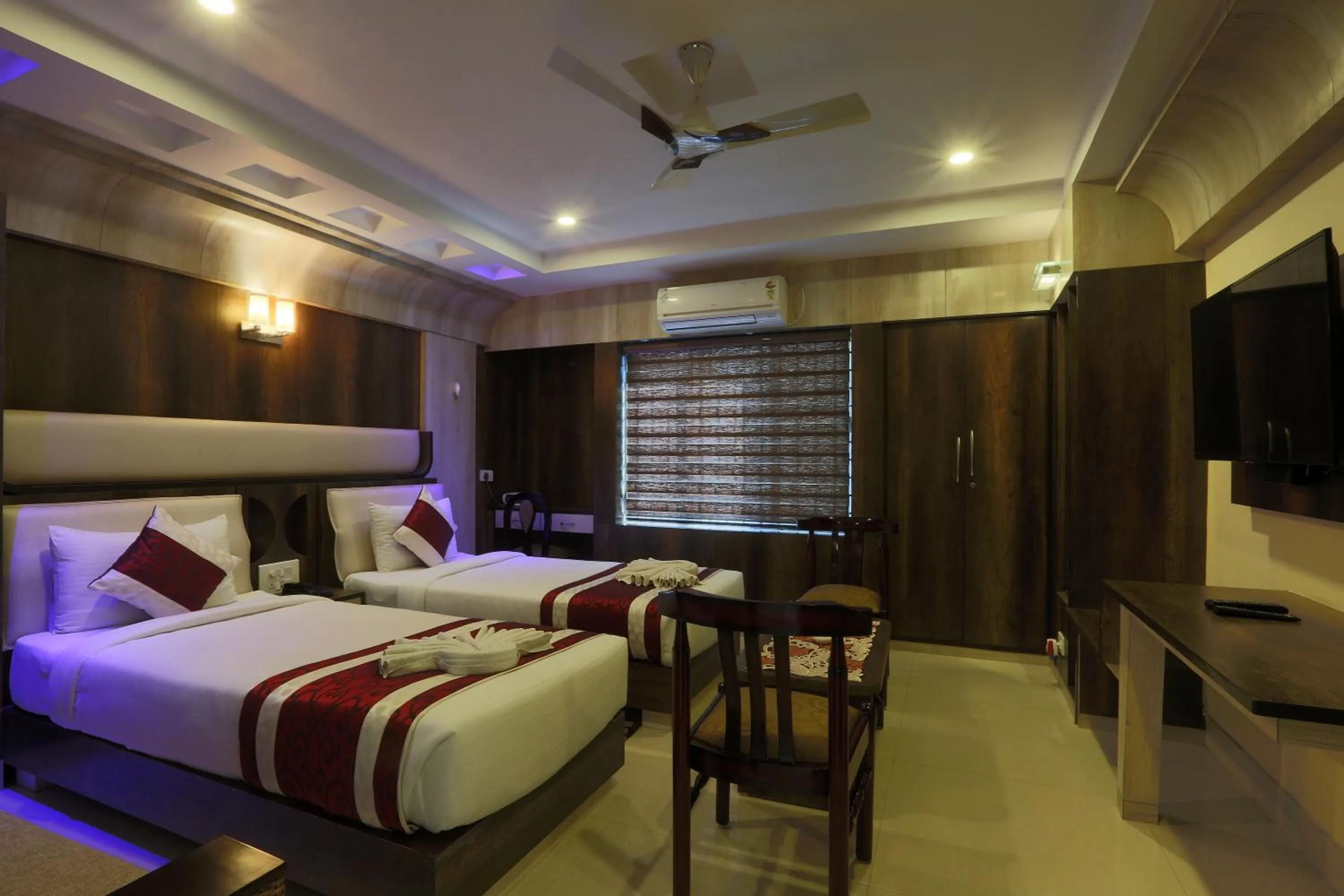 Communal lounge/ TV room, Bed in Hotel Blue Bird, Nagaon