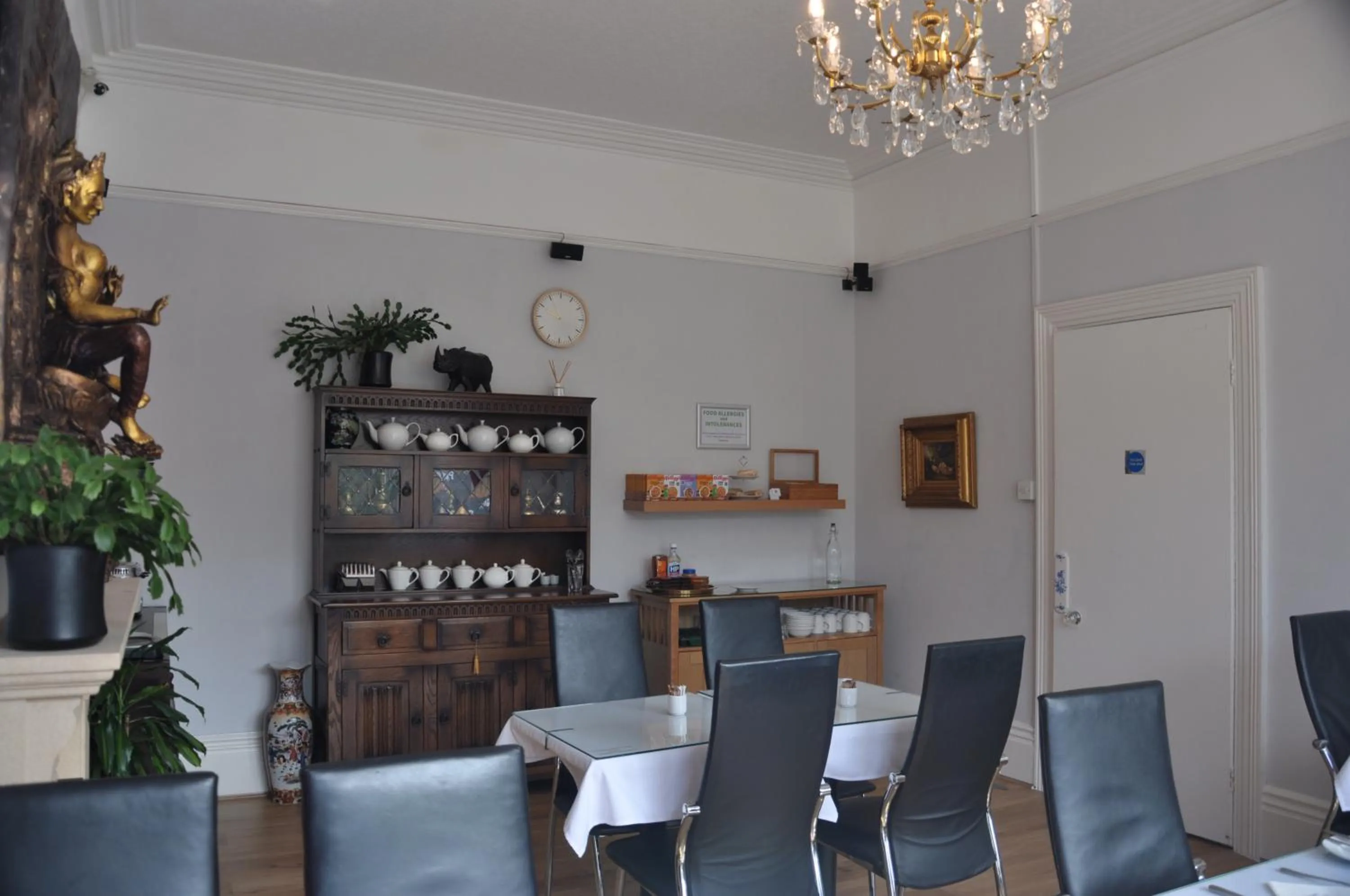 Restaurant/places to eat in Hotel Peppers