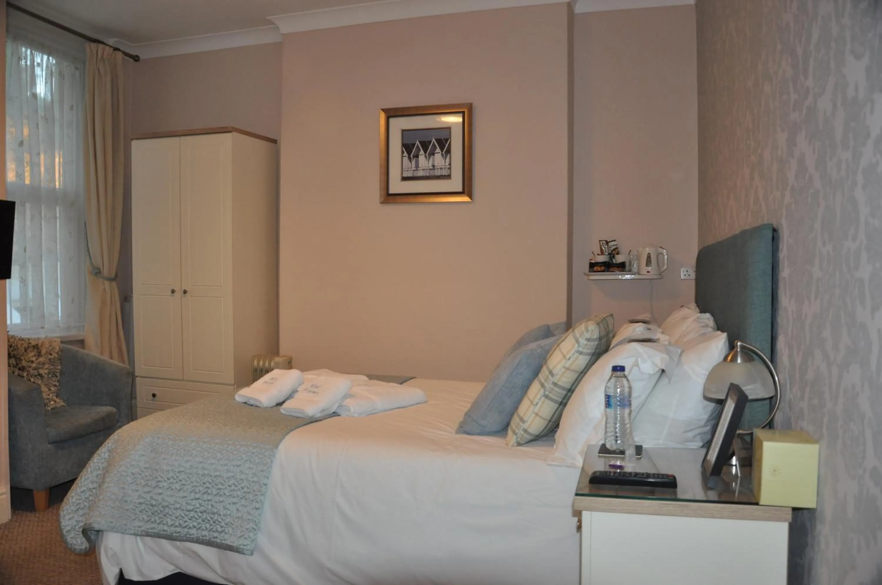 Double room En-suite with shower in Hotel Peppers