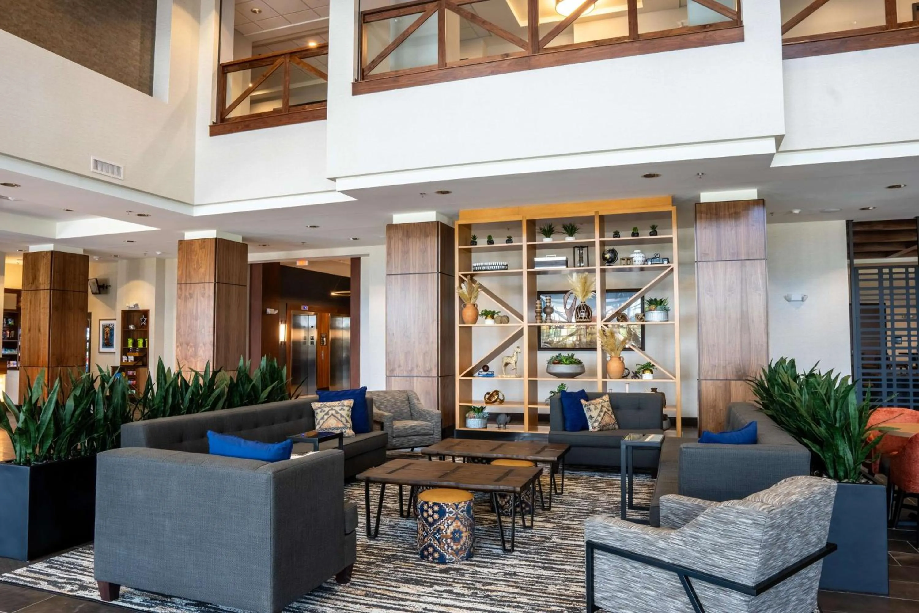 Lobby or reception in Drury Plaza Hotel Dallas Arlington