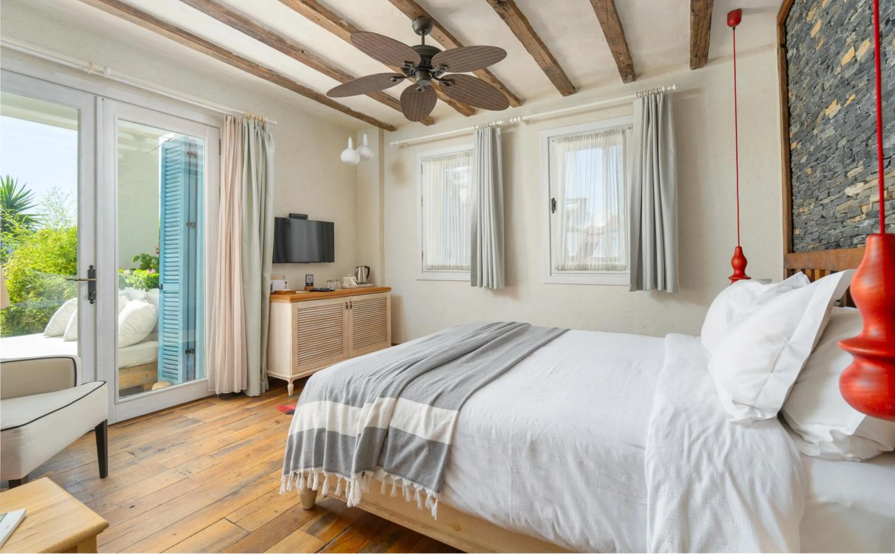 Bed in Hotel Unique-Boutique Class - Adults Only